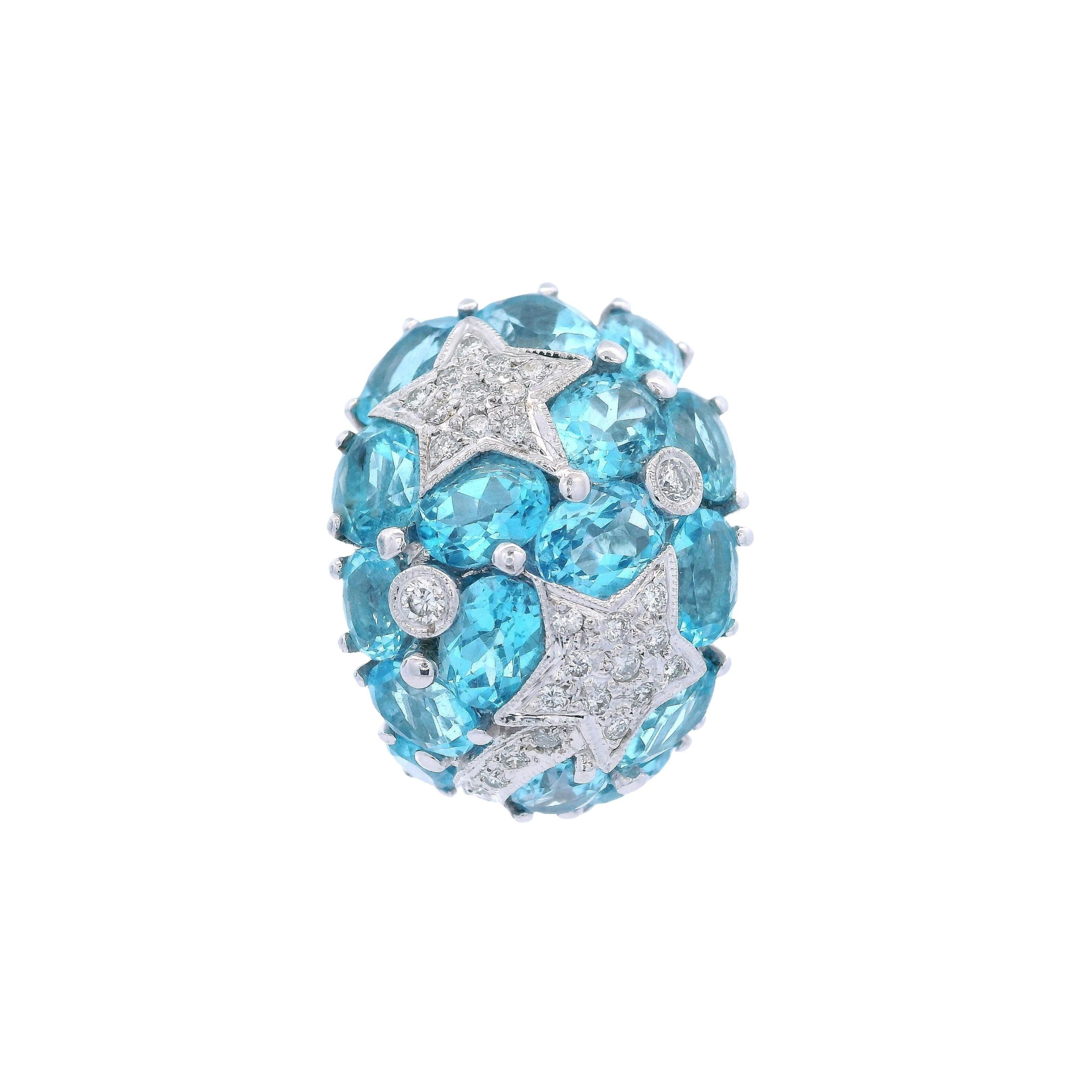Orecchini a cerchio in oro bianco 18kt con topazio blu e diamanti in vendita 4