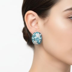 Orecchini a cerchio in oro bianco 18kt con topazio blu e diamanti