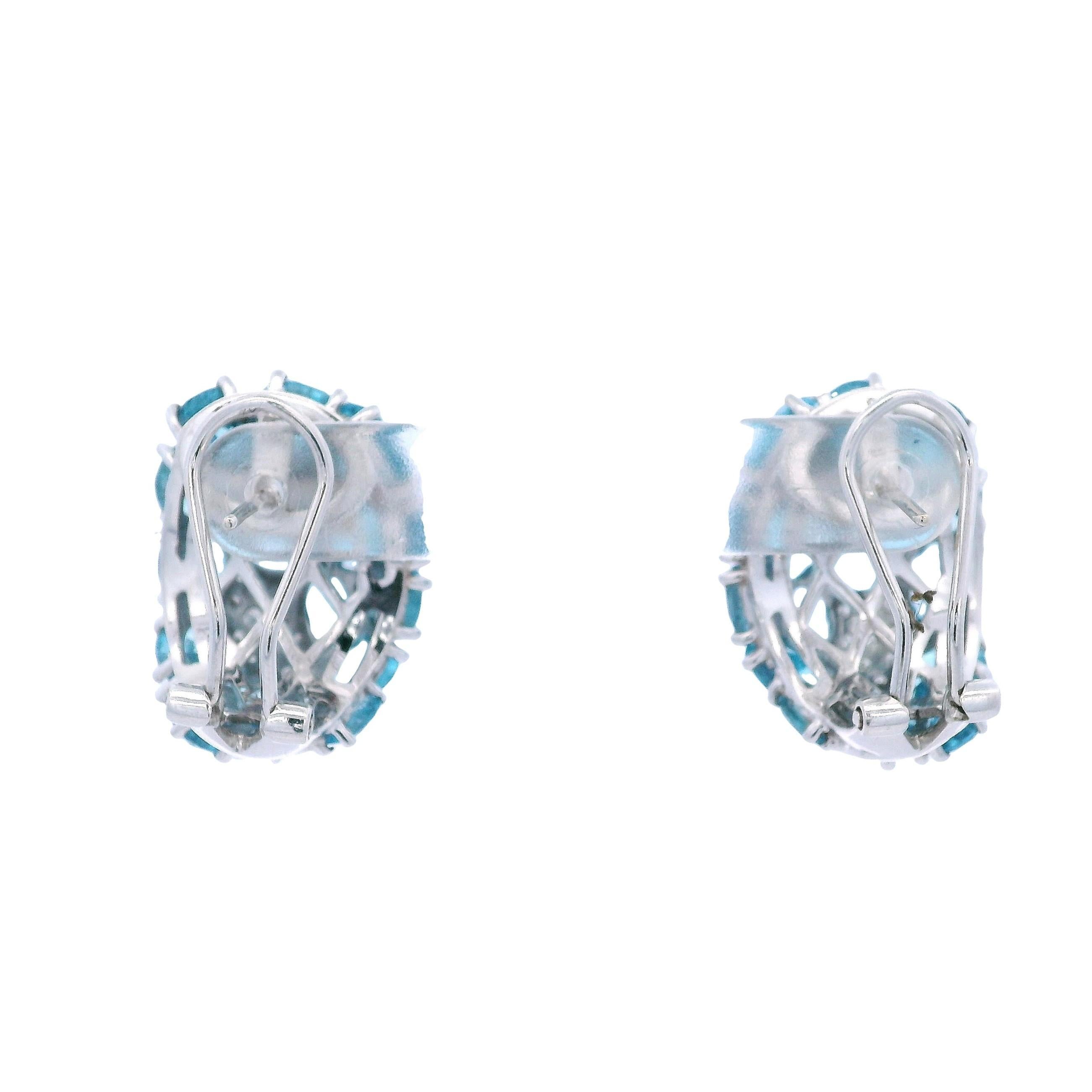 da uomo o donna Orecchini a cerchio in oro bianco 18kt con topazio blu e diamanti in vendita