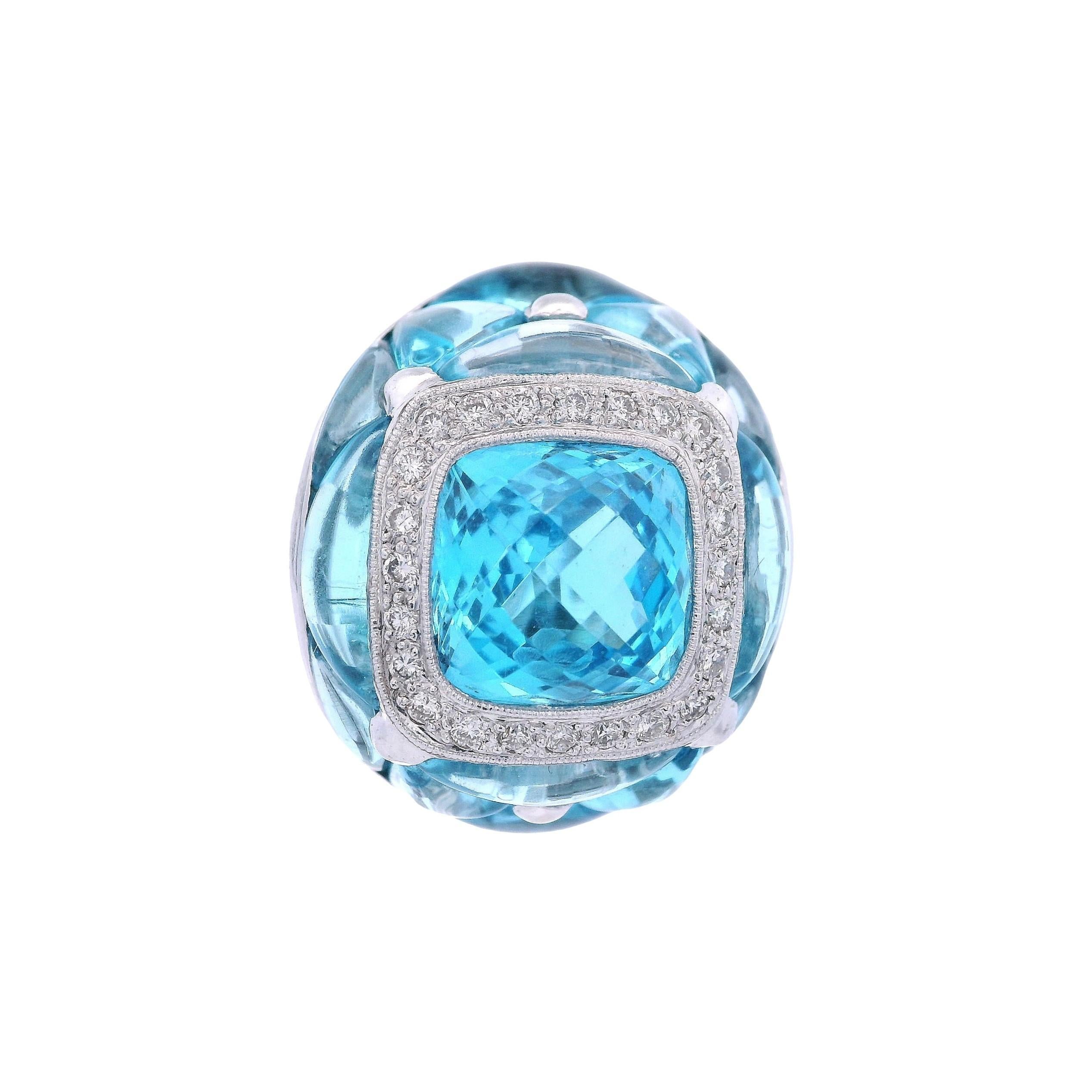 Orecchini a cerchio in oro bianco 18kt con topazio blu e diamanti in vendita 4