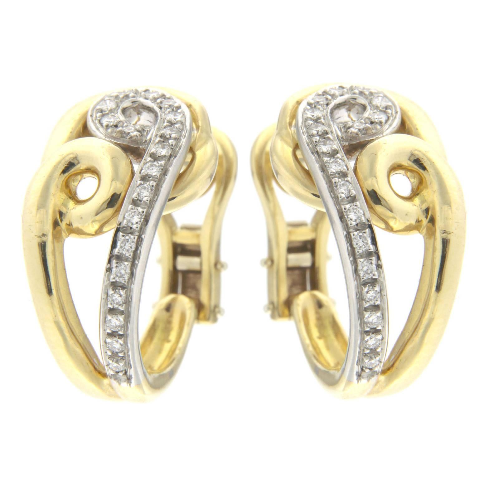 Boucles d'oreilles cerceau en or jaune et blanc avec diamants en vente 2