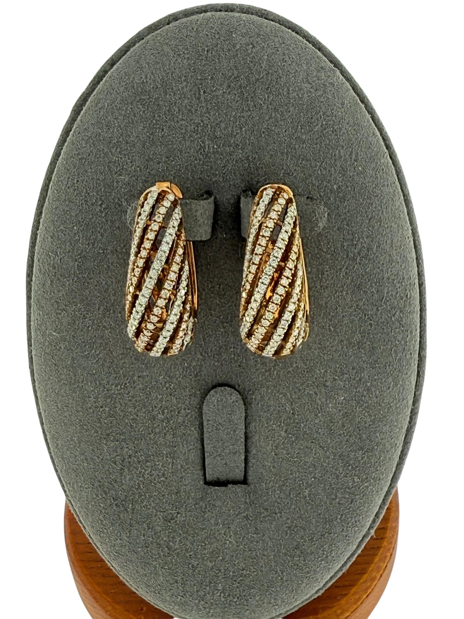 Taglio brillante Orecchini a cerchio in oro rosa e bianco con diamanti in vendita