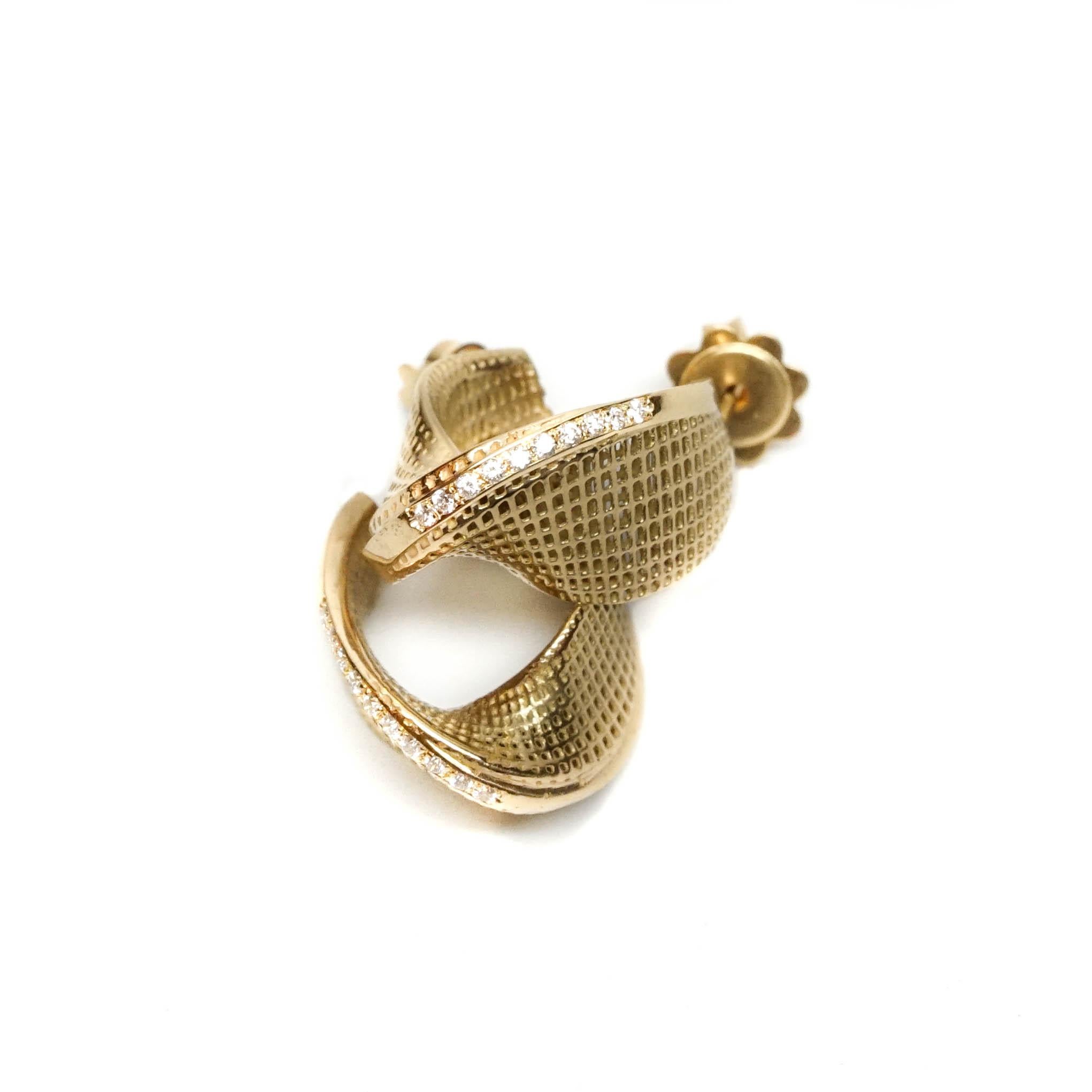 Contemporary  14 Karat Yellow Gold Hoop Earrings, Small Mobius, NETLINE Fine Jewelry.