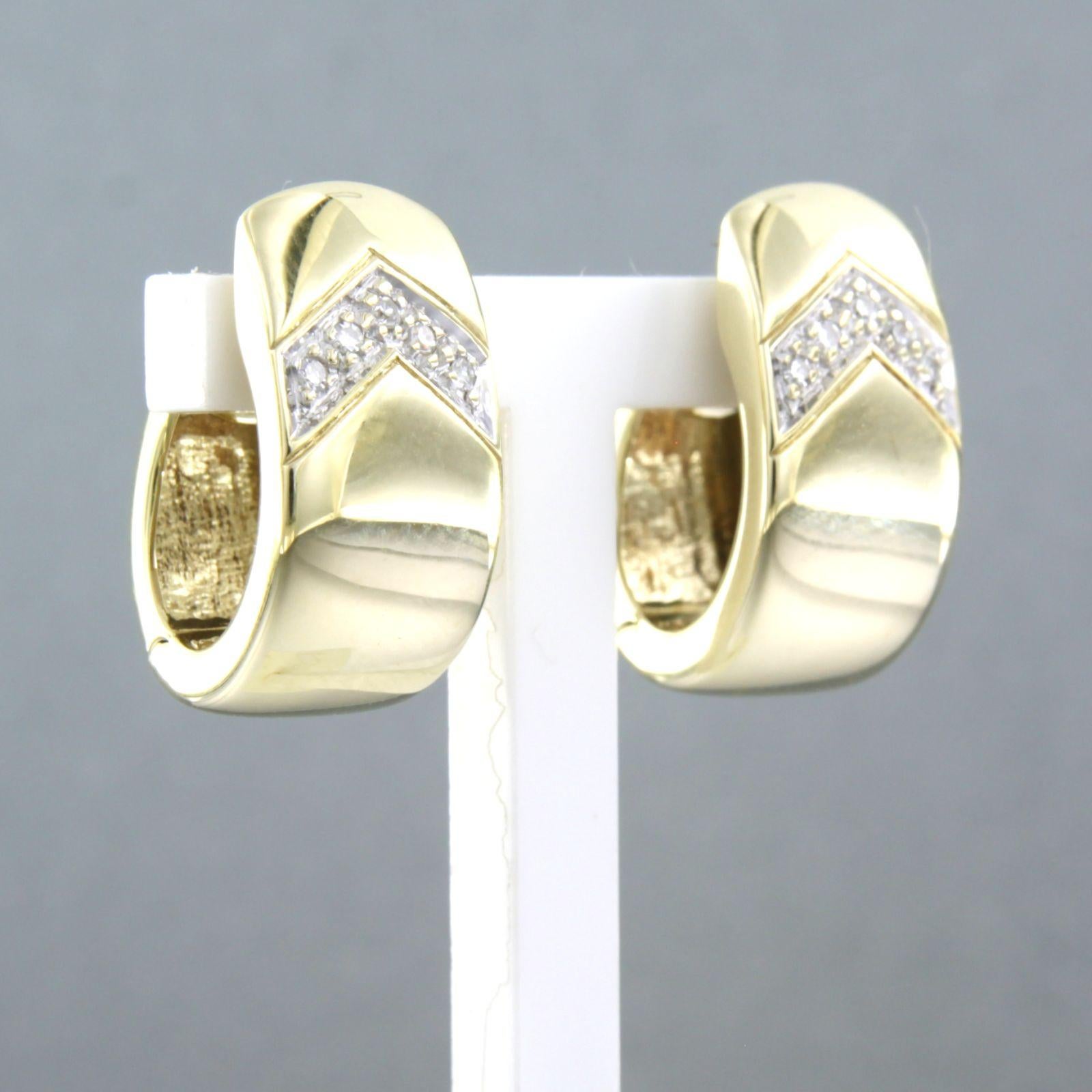 Moderne Créoles avec diamants taille brillant jusqu'à 0,16 ct or 14k en vente