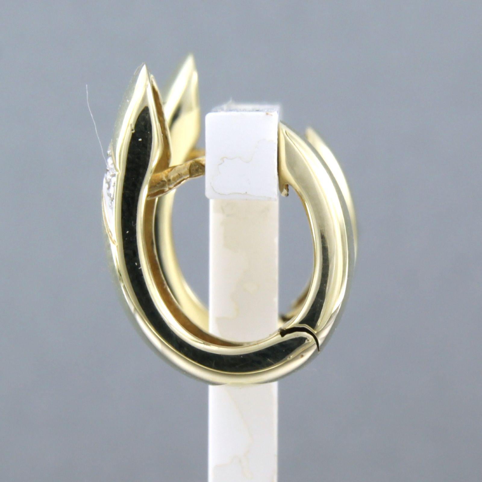 Créoles avec diamants taille brillant jusqu'à 0,16 ct or 14k Excellent état - En vente à The Hague, ZH