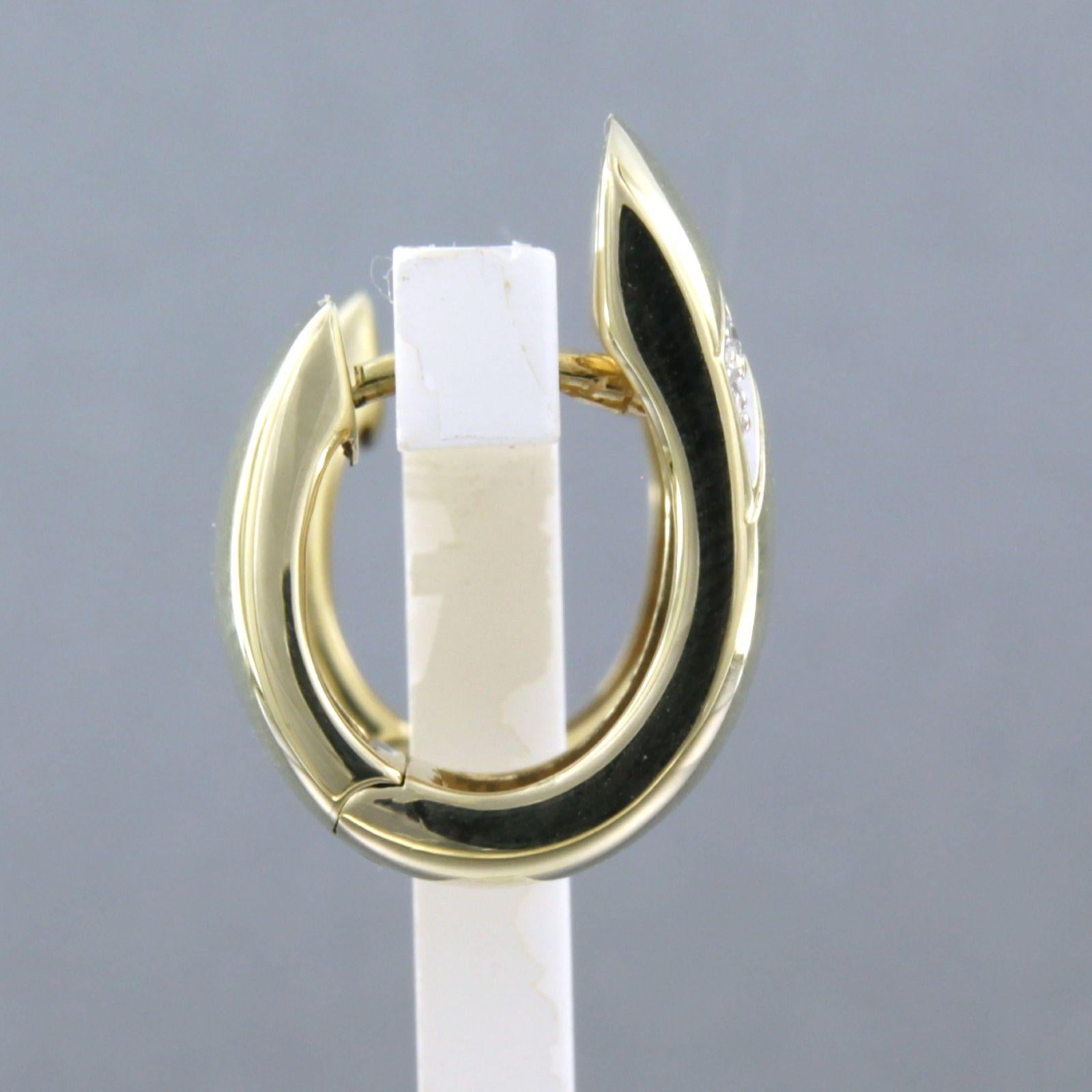 Créoles avec diamants taille brillant jusqu'à 0,16 ct or 14k en vente 1