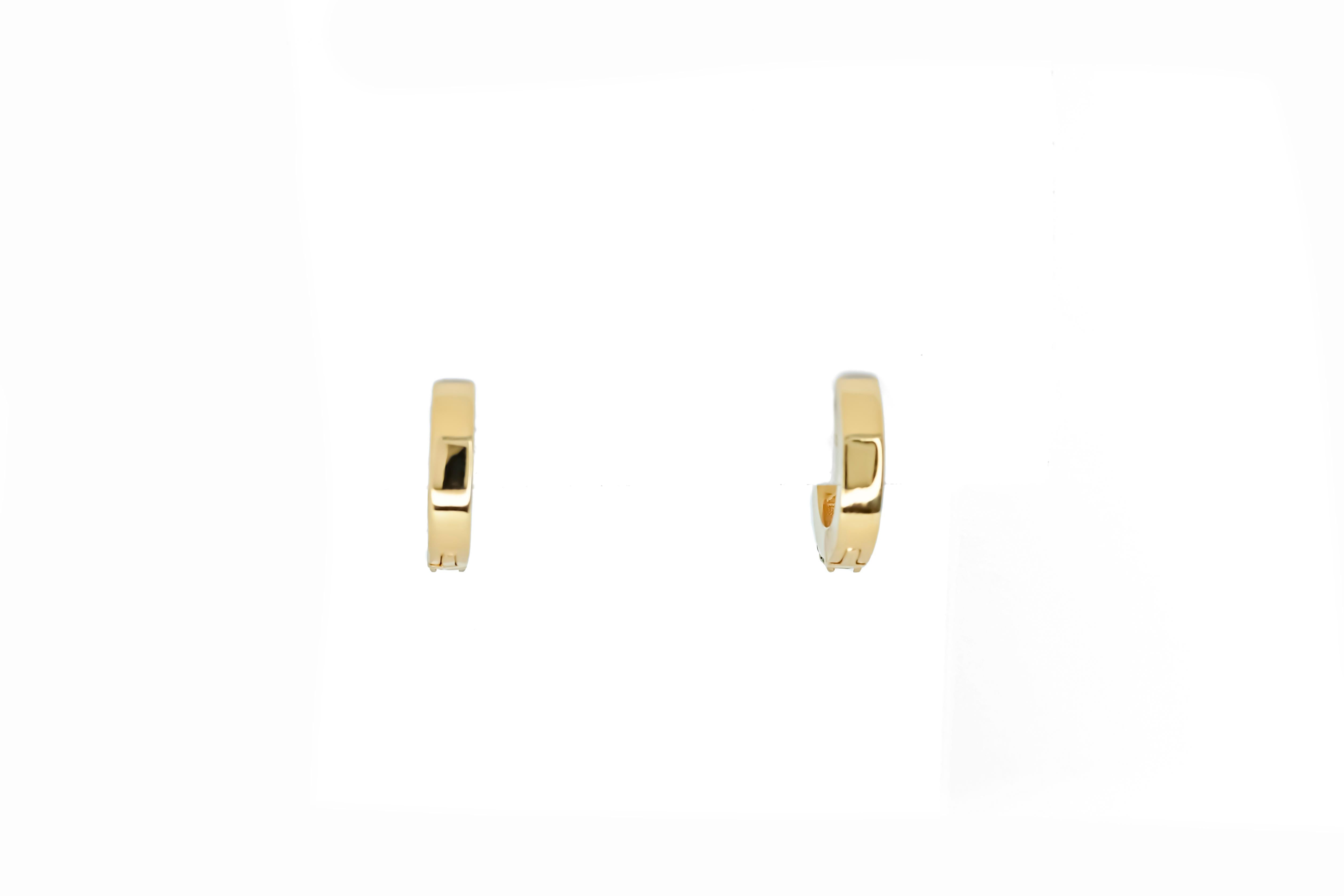 Huggy Hoop Earrings with green gems in 14k gold  For Sale 3