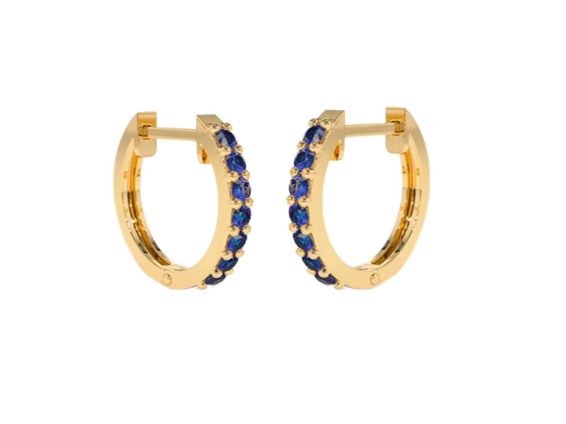 Huggy Hoop Earrings with blue gemstones n 14k gold  In New Condition For Sale In Istanbul, TR