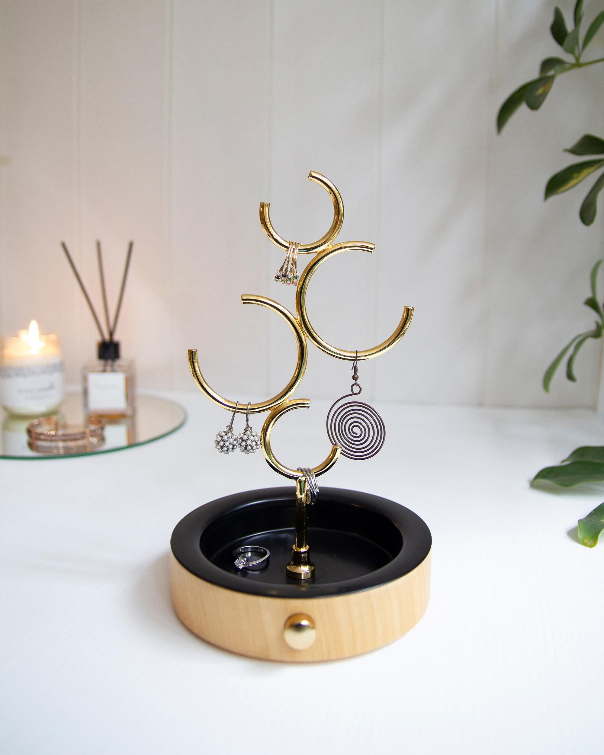 Materials: Metal with static paint and polished gold finish, Wood
Dimensions: 13 × 13 × 22 cm
Care Instructions: Wipe with a dry cloth when needed.

Hoop is inspired by one of the oldest tricks in the history of illusion; 