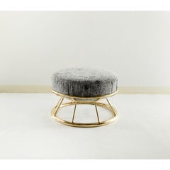 Sgabello basso Hoop - Ottone scultoreo e forma contemporanea di Misaya