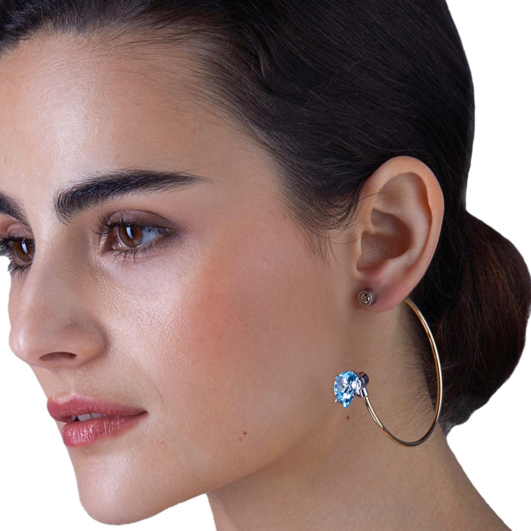 Hoop Mono Earring with Blue Sky Topaz Removable, 18k In New Condition For Sale In Barcelona, CT