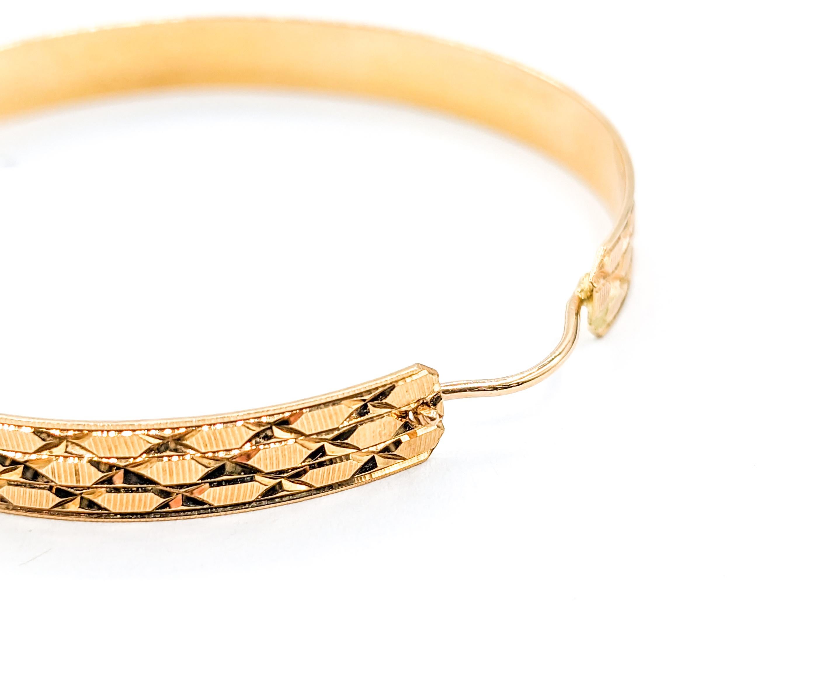 Women's Hoop Textured Earrings In Yellow Gold For Sale