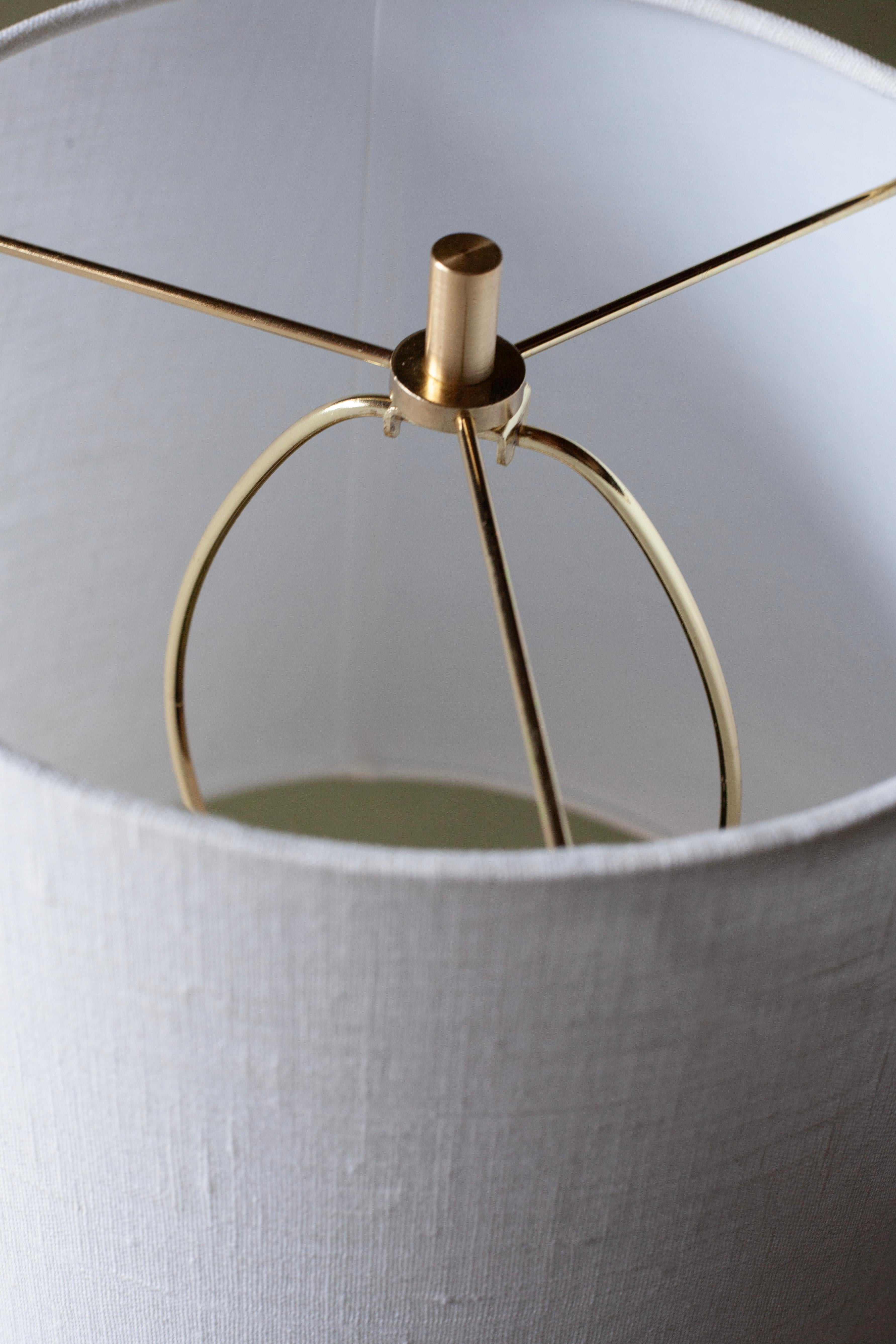 Lampe à poser Whiting - Céramique contemporaine faite main vert marguerite émail blanc en vente 1