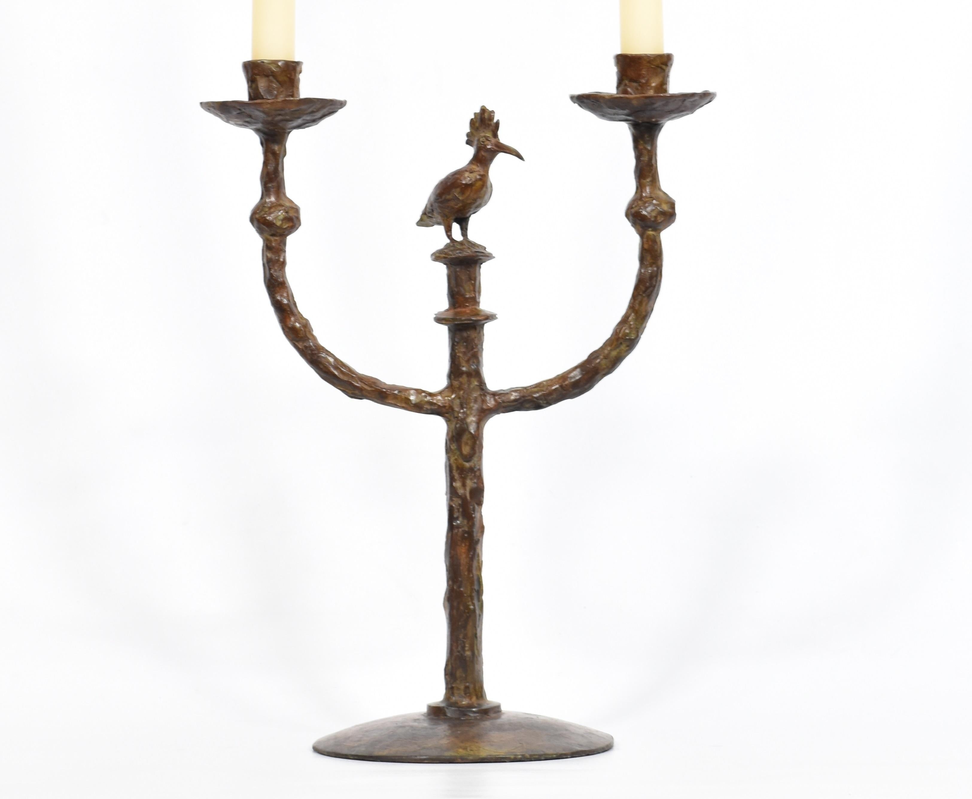 Candlestick in cast bronze
Candelabra in cast bronze featuring a Hoopoe* which is a beautiful little African bird. Hand crafted and unique candlestick in cast bronze. Height excluding candles is 42 cm. Candles not provided. Similar bronze single and