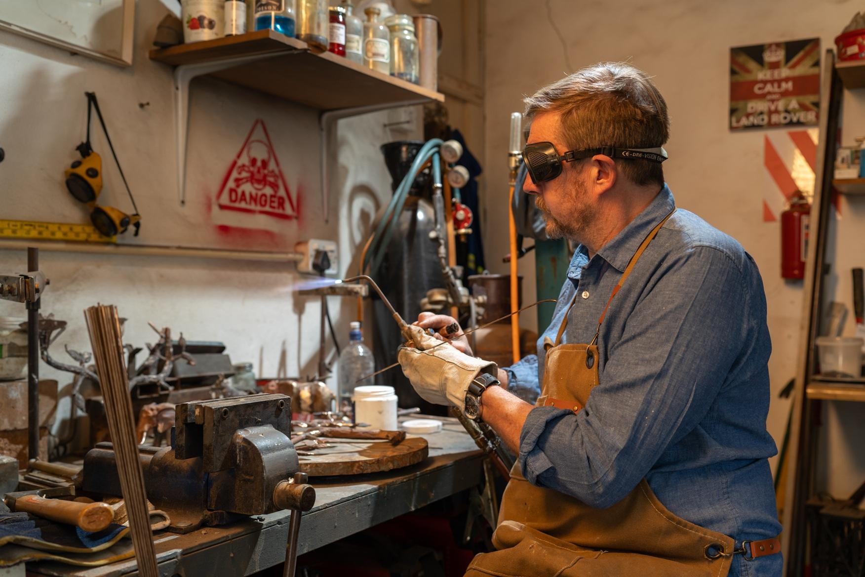 Sudafricano Candeliere Hoopoe in bronzo fuso con un uccello africano in vendita