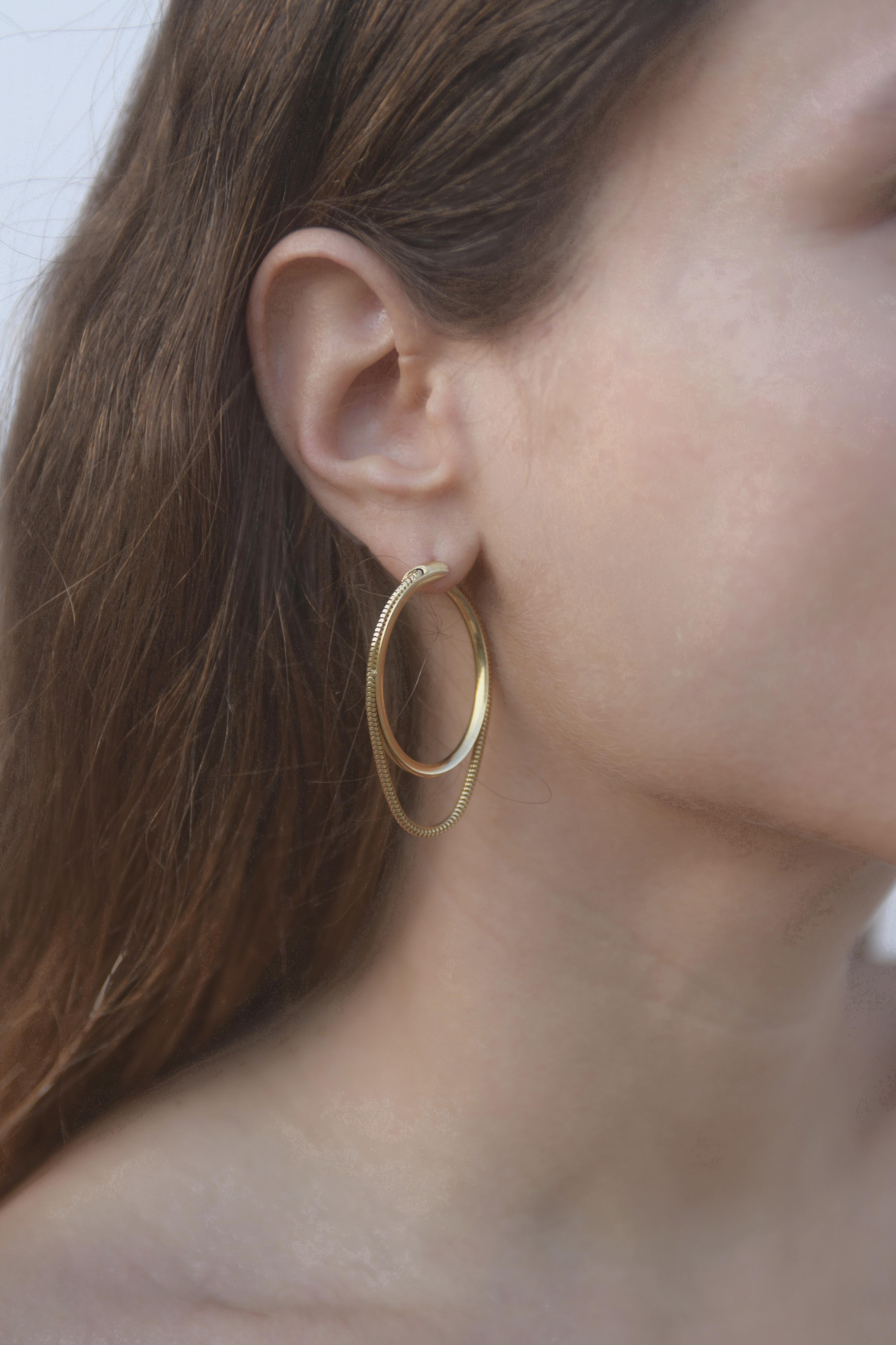 Contemporary Hoops Medium Minimal Round with Snake Chain 18kGold-Plated Silver Greek Earrings For Sale