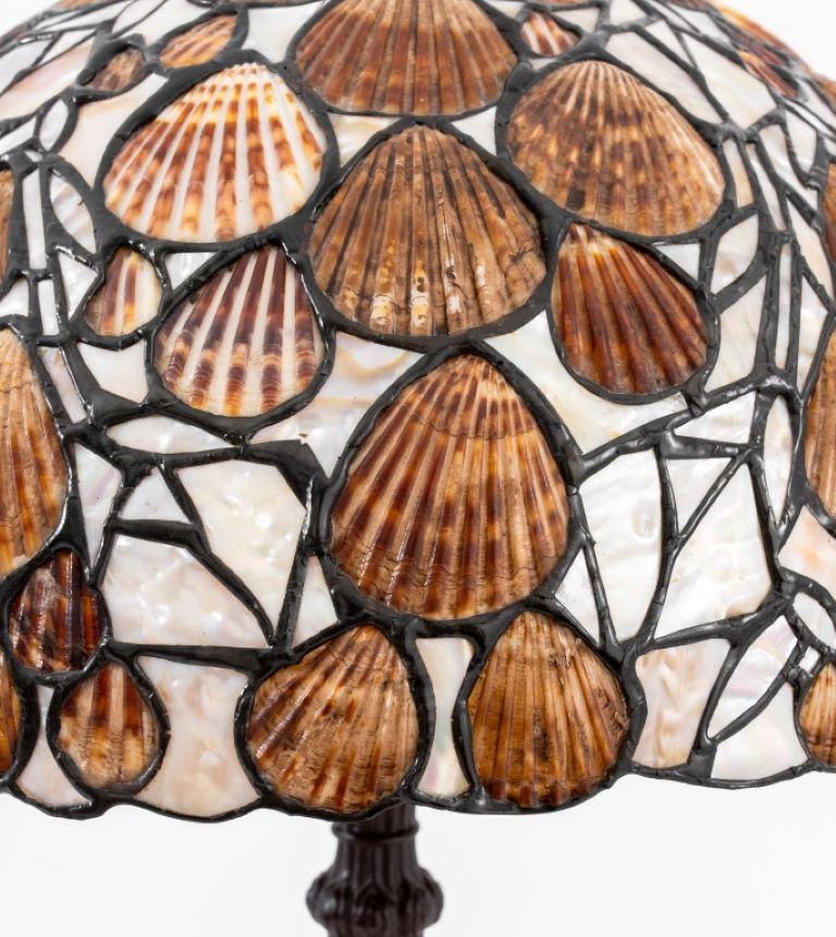 Lampe de table Hoosin Lamps, coquillage et nacre en vente 1