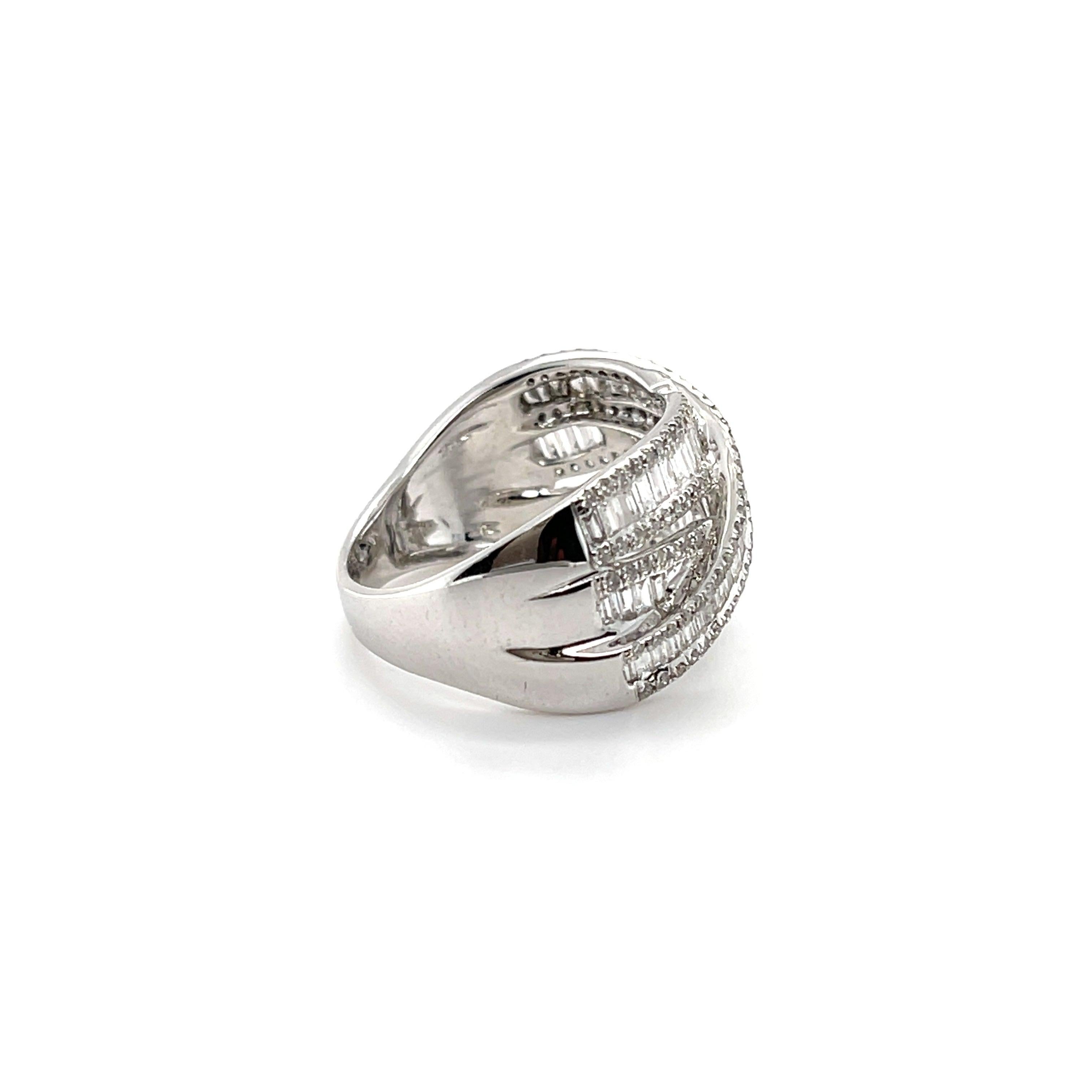 Diamonds, crafted with eighteen karat white gold, complemented by a polished finish design. 

130 Round diamond weight: 0.55CT 

74 Tapered diamond weight: 0.66CT 

Item weight: 5.28G

18KWG 
