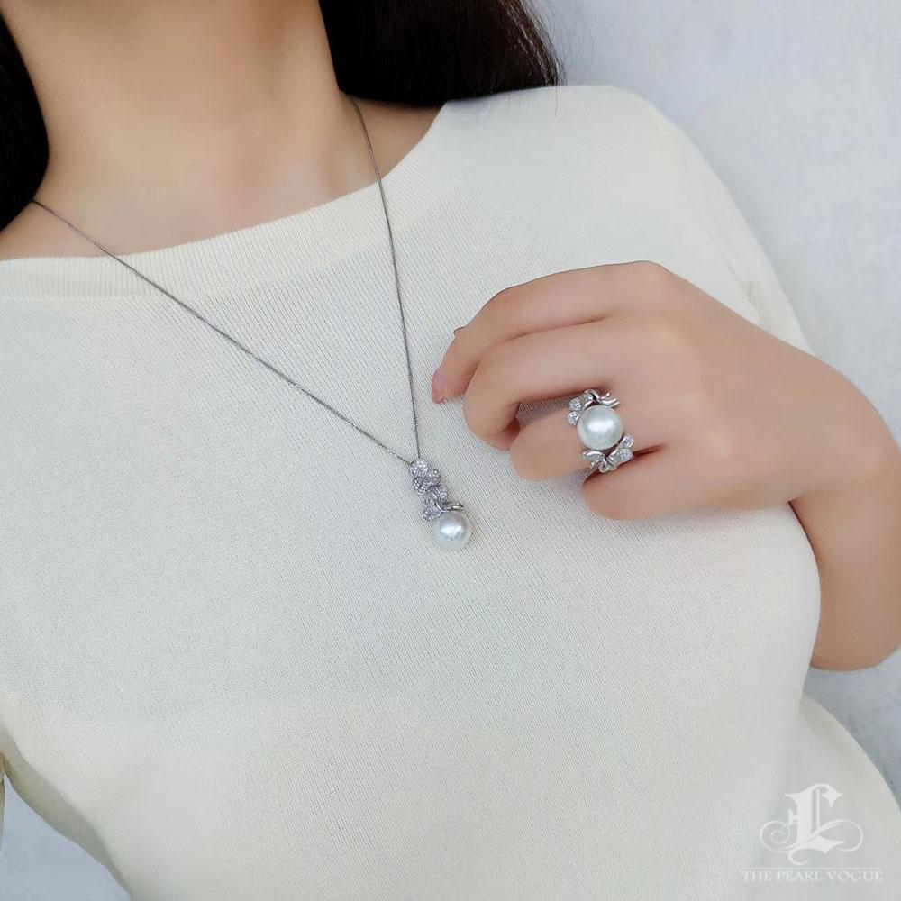 Non taillé 【Lustre Arc】Petal Scroll South Sea Pearl & Diamond Ring en vente