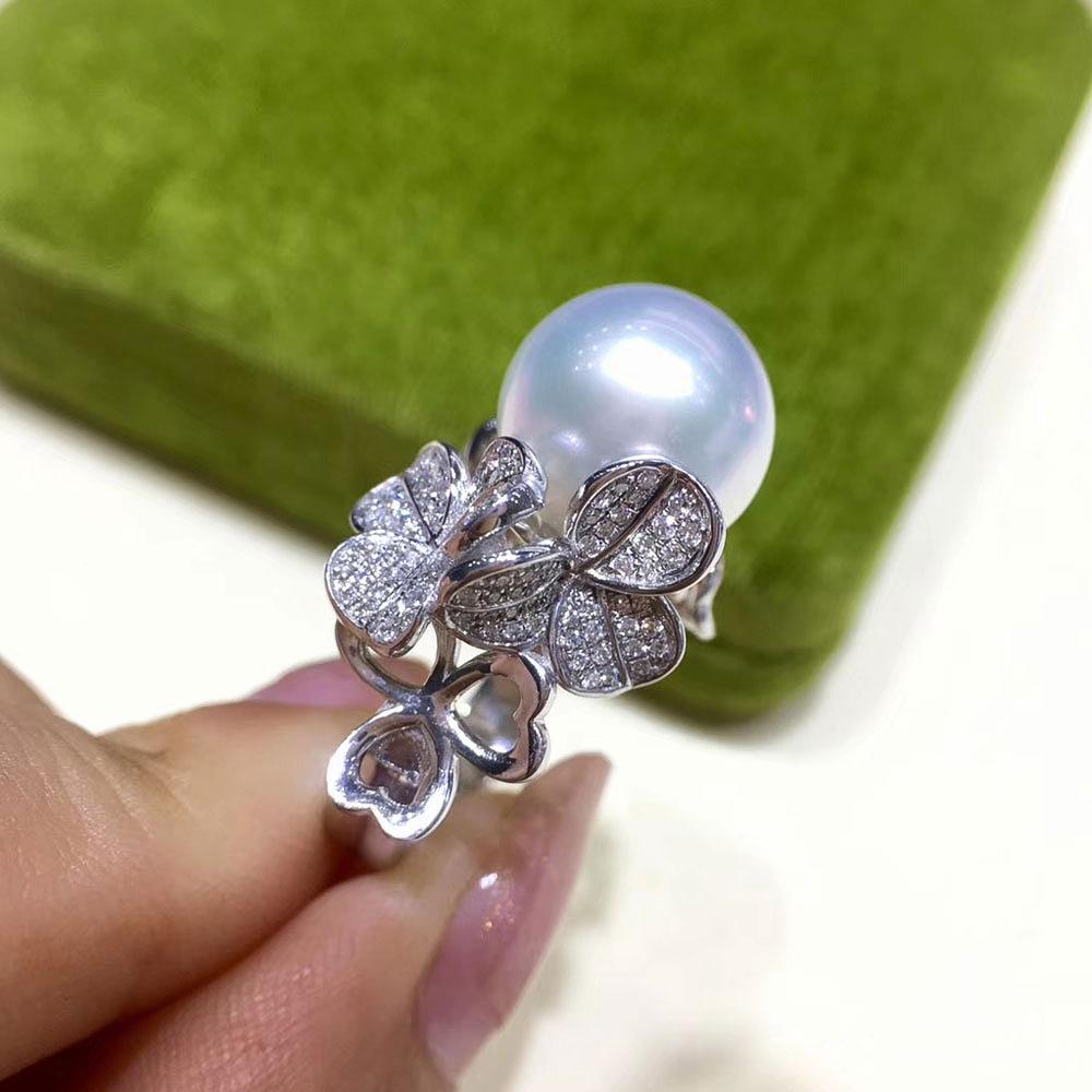 【Lustre Arc】Petal Scroll South Sea Pearl & Diamond Ring Neuf - En vente à New York, NY