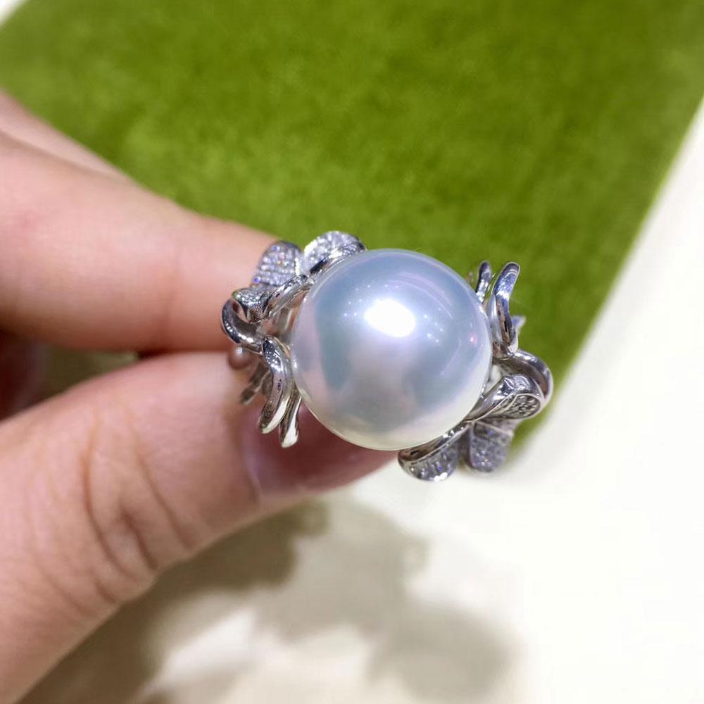 【Lustre Arc】Petal Scroll South Sea Pearl & Diamond Ring Unisexe en vente