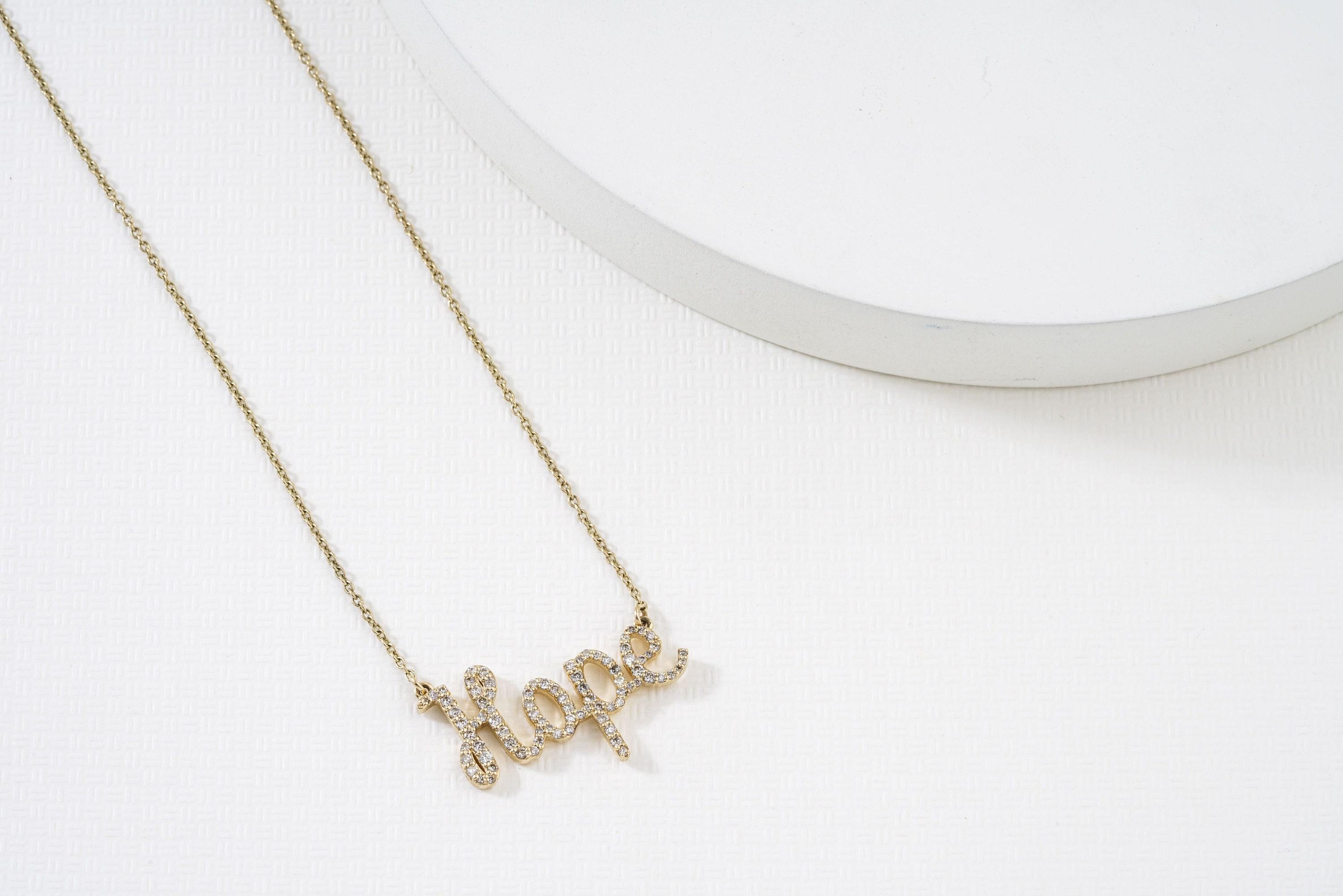 Hope Letter Diamant-Anhänger Halskette aus 14k massivem Gold (zertifiziert) im Zustand „Neu“ im Angebot in New Delhi, DL