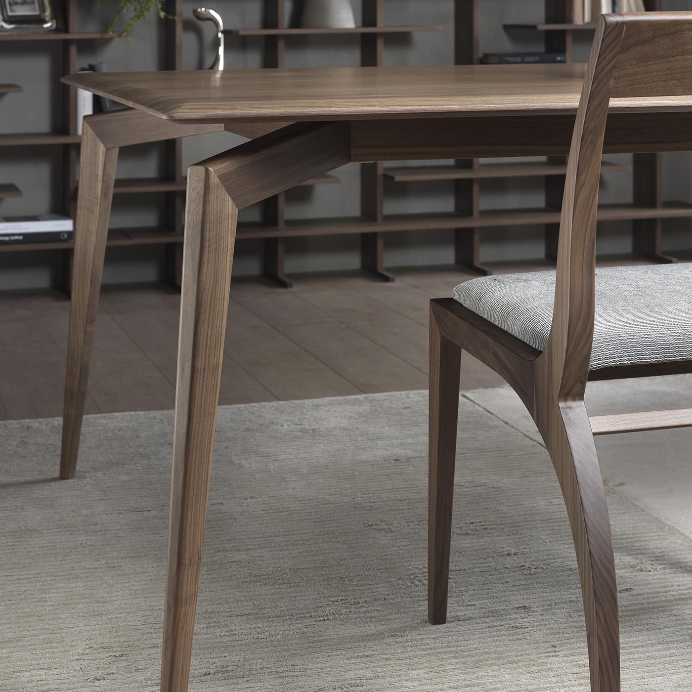 Part of the Hope collection, this elegant table will make a statement in a modern interior, thanks to its unique silhouette, comprising a rectangular top (2.5 cm thick) that rests on a base formed by diagonally joint legs. Crafted entirely of solid