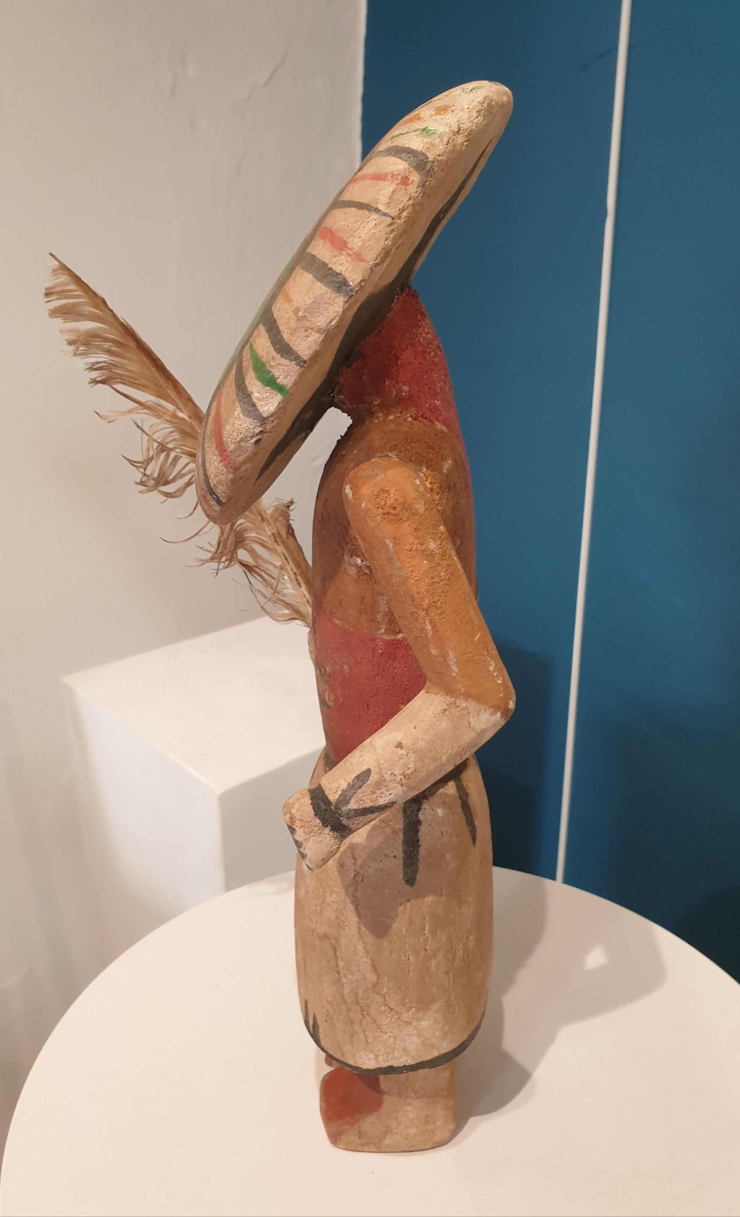 Hopi Katsina (Kachina) - Poupée amérindienne - Marron Figurative Sculpture par Hopi Craftsmen