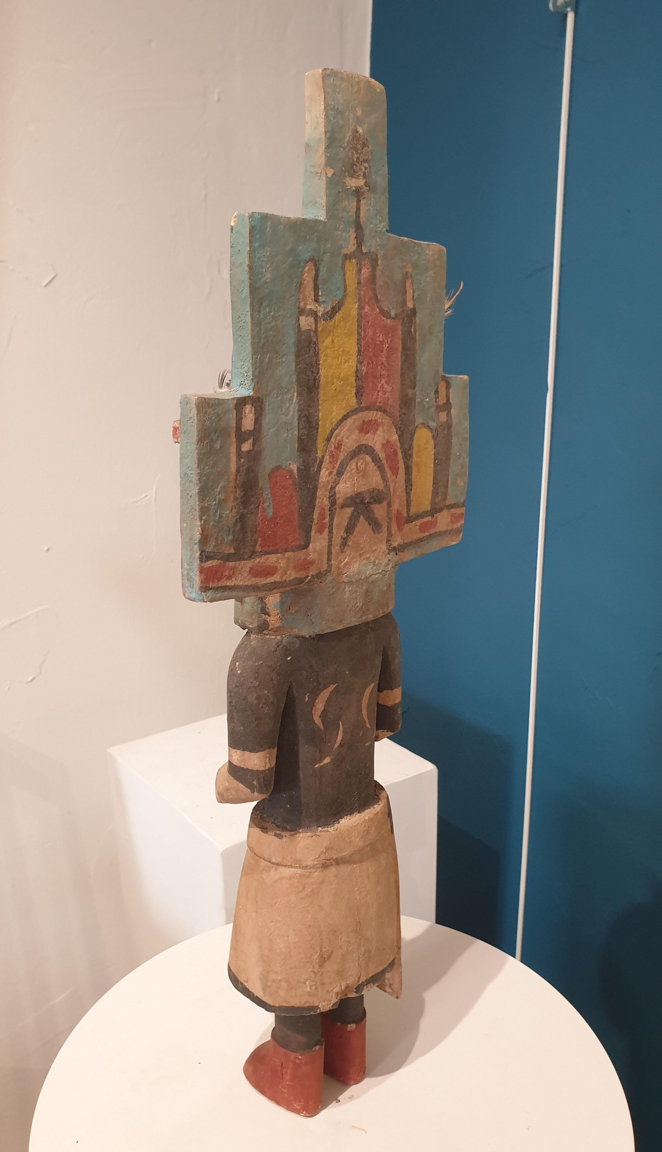 Hopi Katsina (Kachina) - Poupée amérindienne - Marron Figurative Sculpture par Hopi Craftsmen