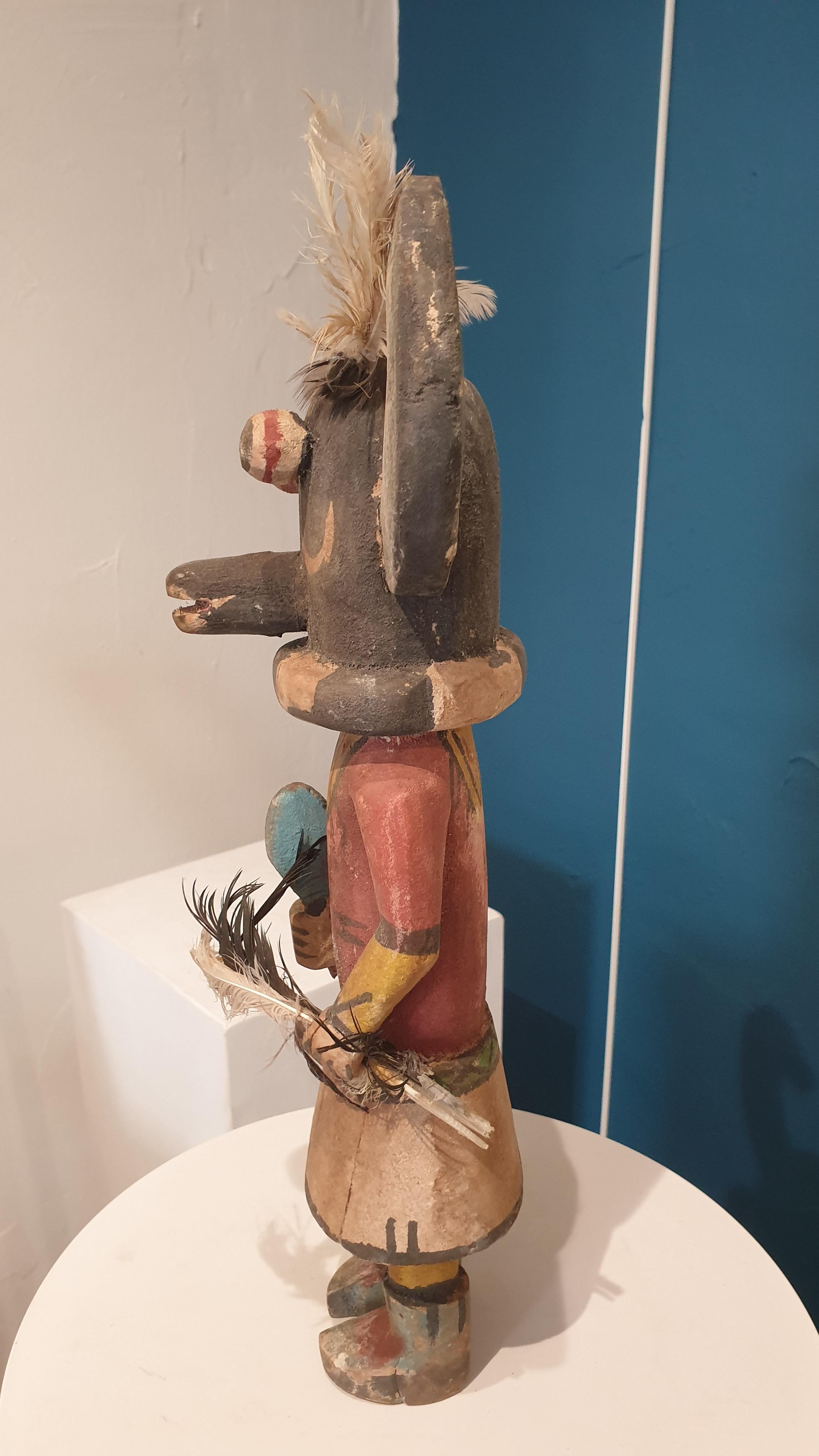 Hopi Katsina (Kachina) - Poupée amérindienne - Impressionnisme américain Sculpture par Hopi Craftsmen