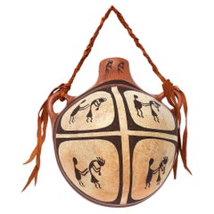 Mensa in ceramica Hopi Pueblo di Jean Sahme Nampeyo, design policromo