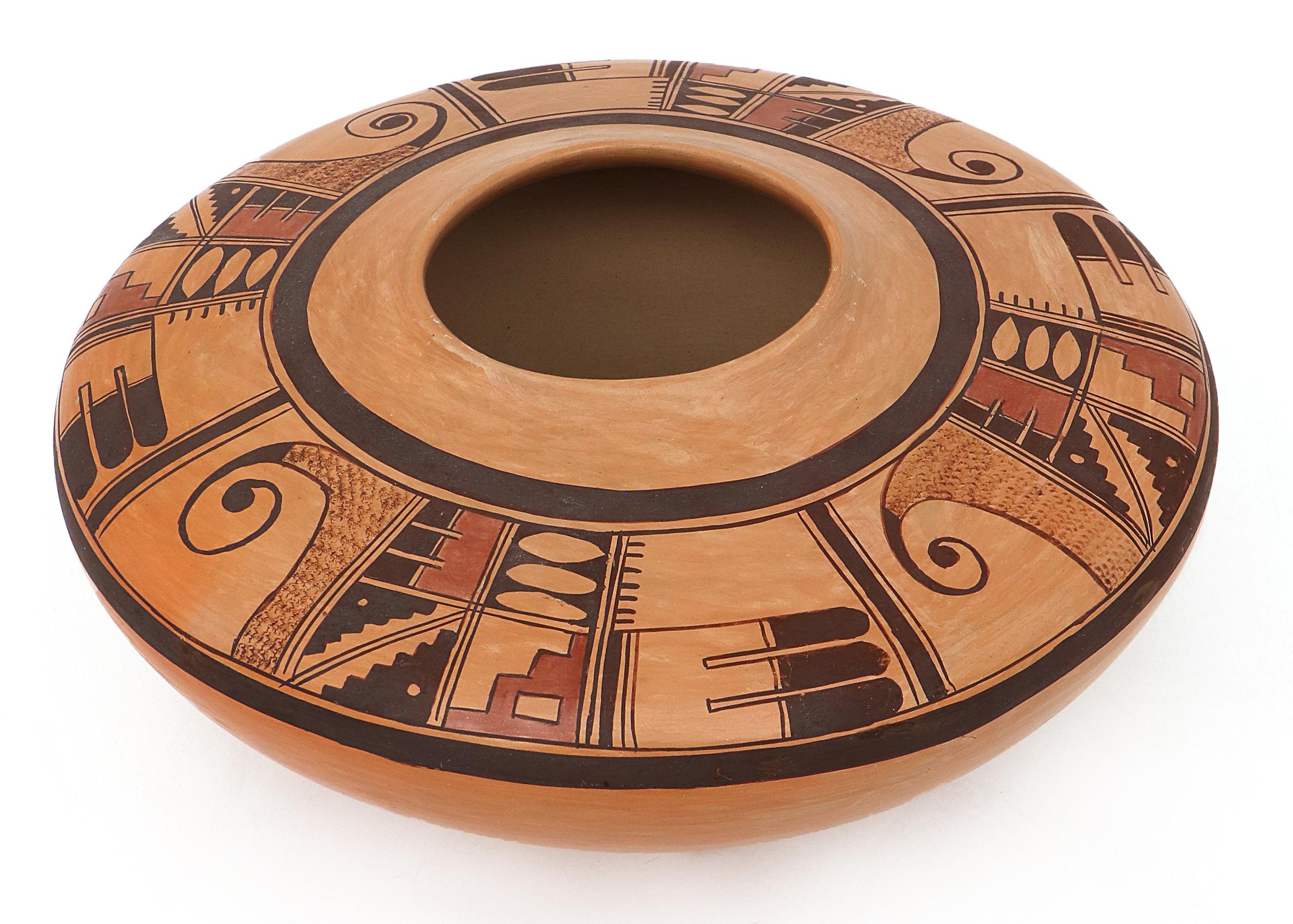 This exquisite Pueblo ceramic jar (olla) is a stunning example of Hopi-Tewa craftsmanship, created by the renowned potter Priscilla Namingha Nampeyo. Using a traditional yucca-tip brush, Nampeyo has meticulously painted the jar with a beautiful