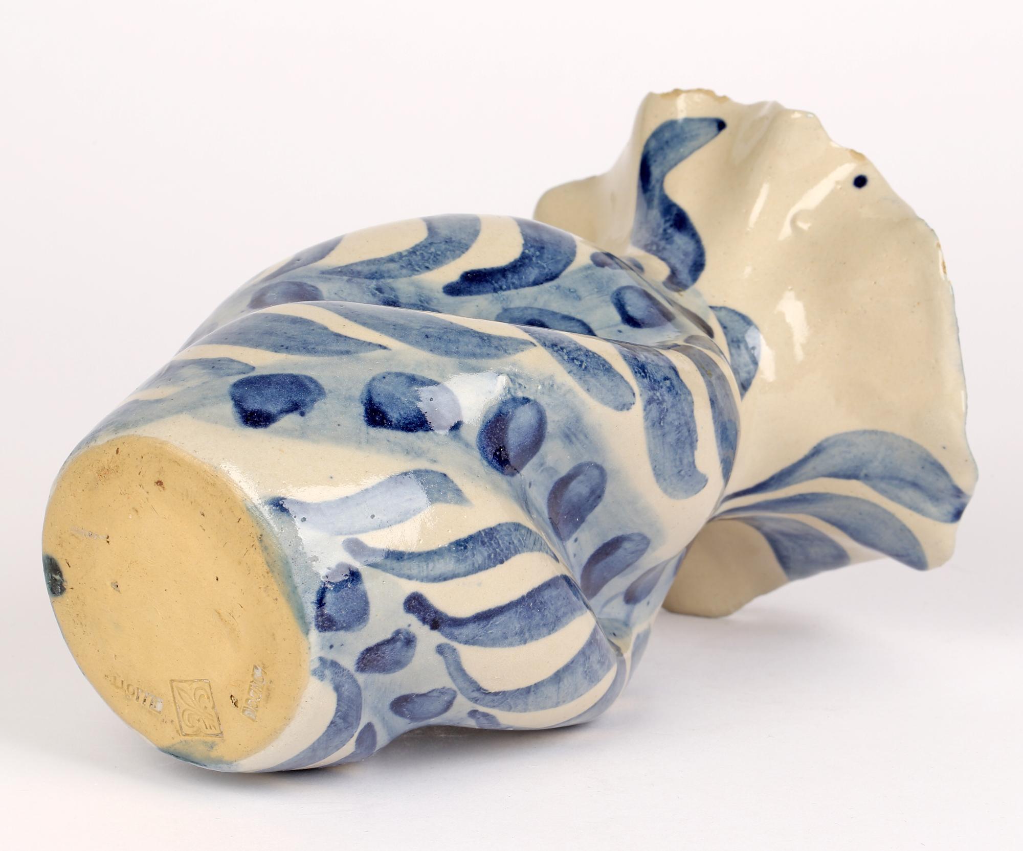 Horace Elliott London Arts & Crafts Studio Pottery Blau glasierte Blumenvase im Angebot 4