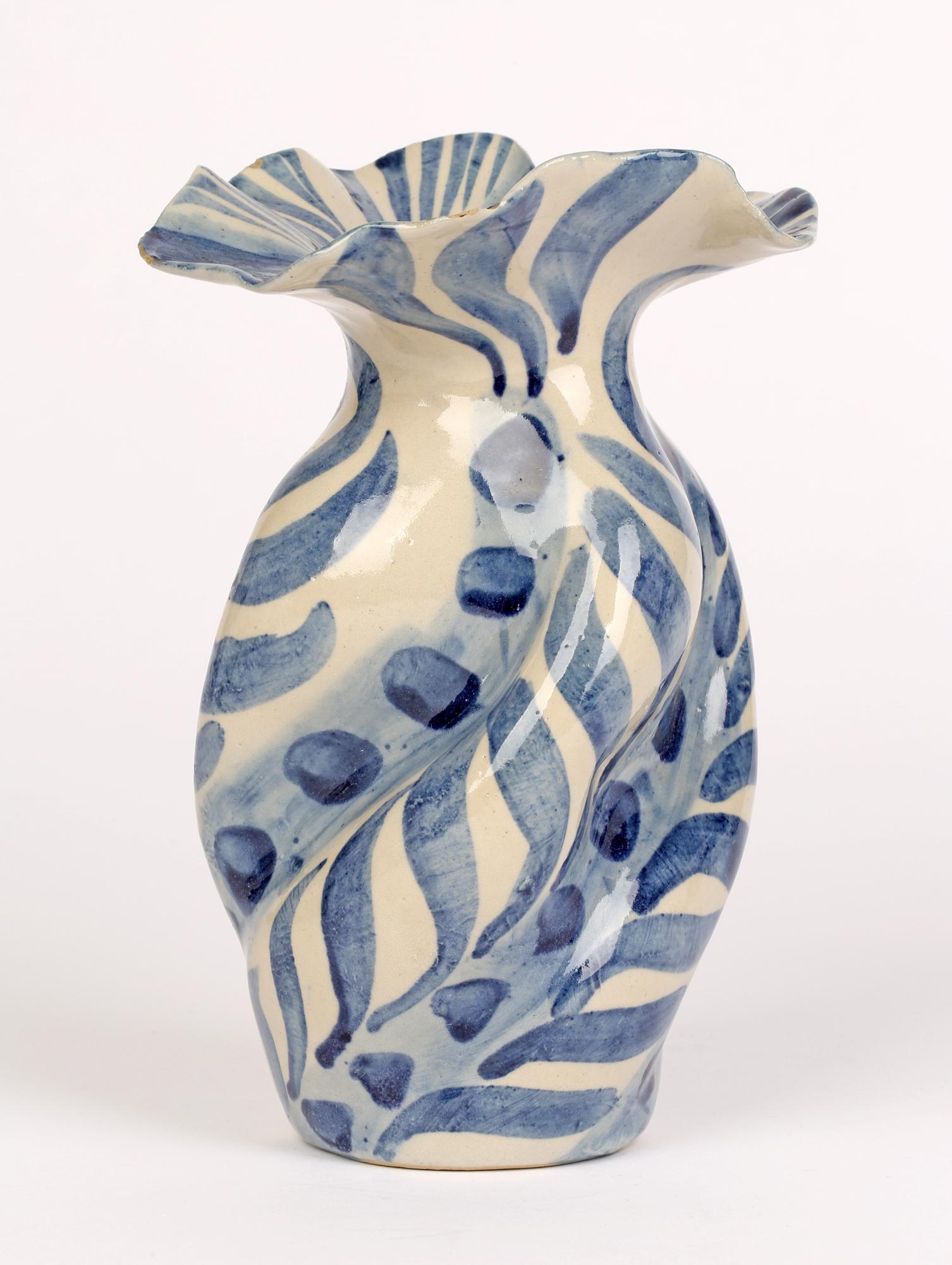 Horace Elliott London Arts & Crafts Studio Pottery Blau glasierte Blumenvase im Angebot 8