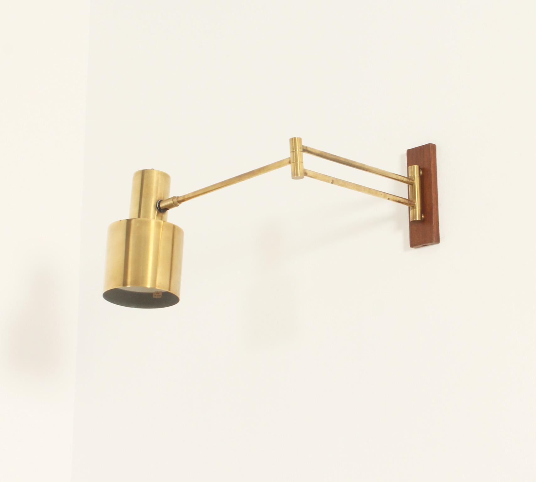 Lampada da parete Horisont in ottone di Jo Hammerborg per Fog & Mørup, Danimarca, 1969 in vendita 4