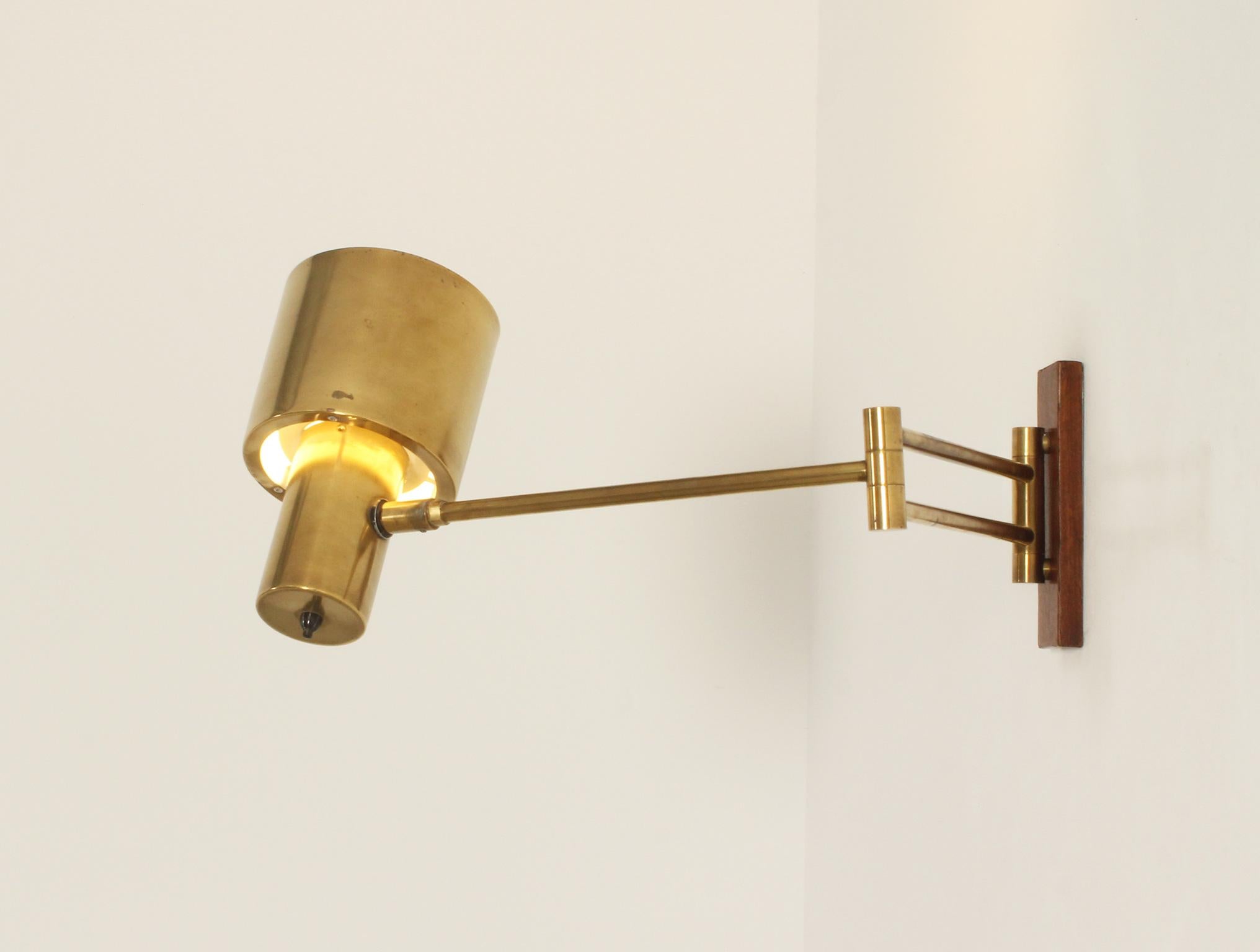 Lampada da parete Horisont in ottone di Jo Hammerborg per Fog & Mørup, Danimarca, 1969 in vendita 6