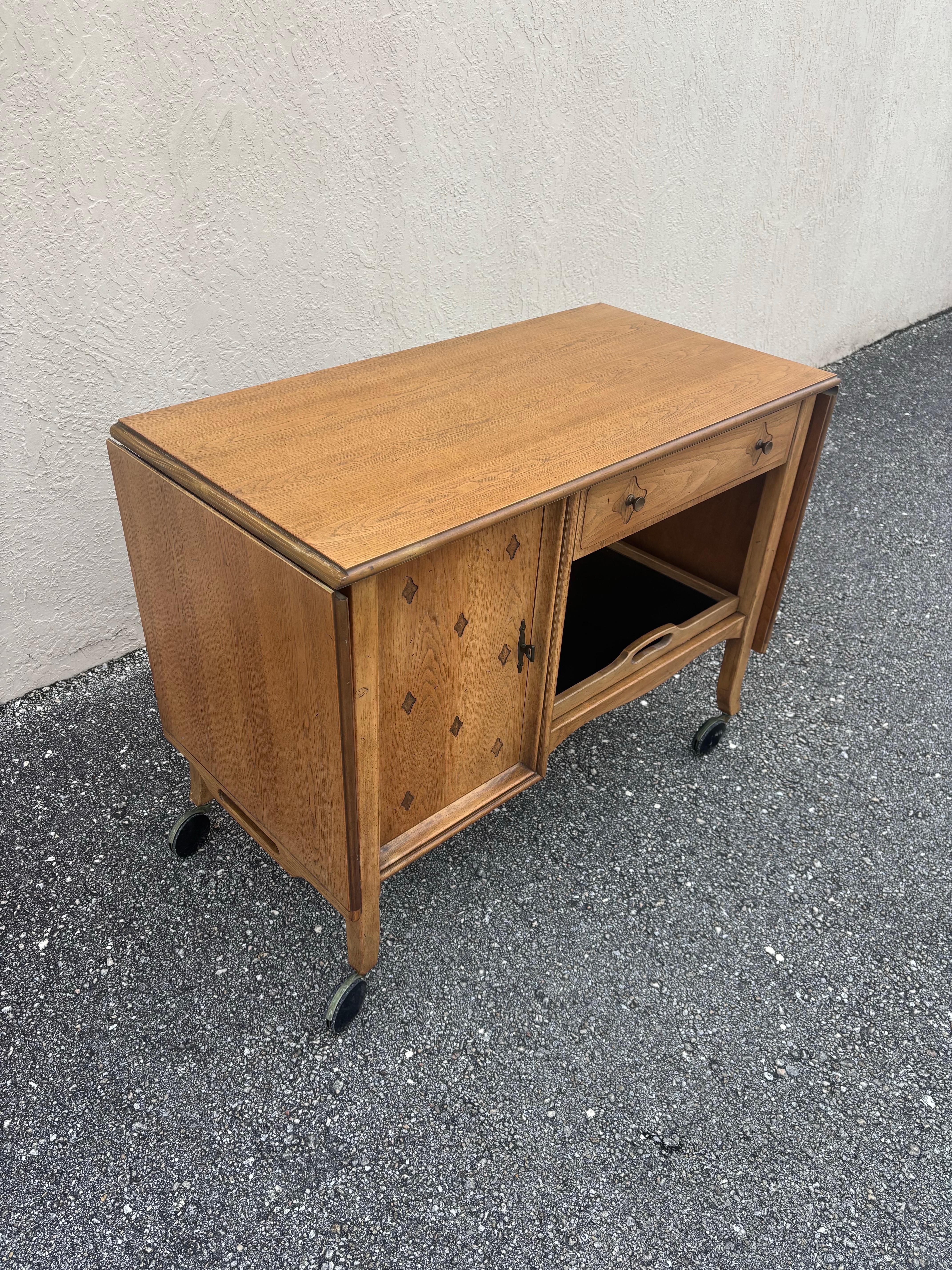 Carrito de bar Horizon by Thomasville Mid Century Modern, circa 1960s Estadounidense en venta