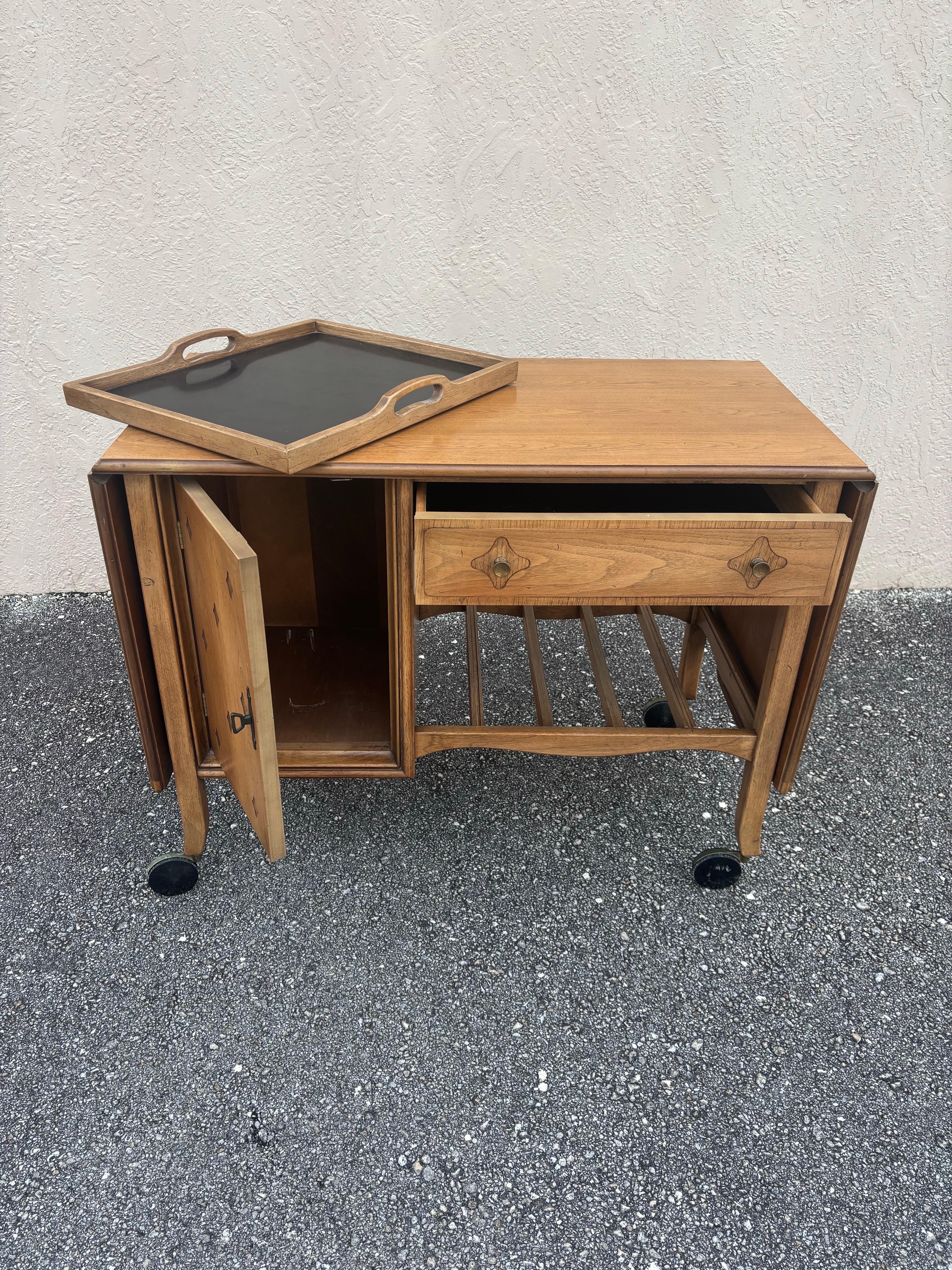 Carrito de bar Horizon by Thomasville Mid Century Modern, circa 1960s en Bueno estado para la venta en Boynton Beach, FL