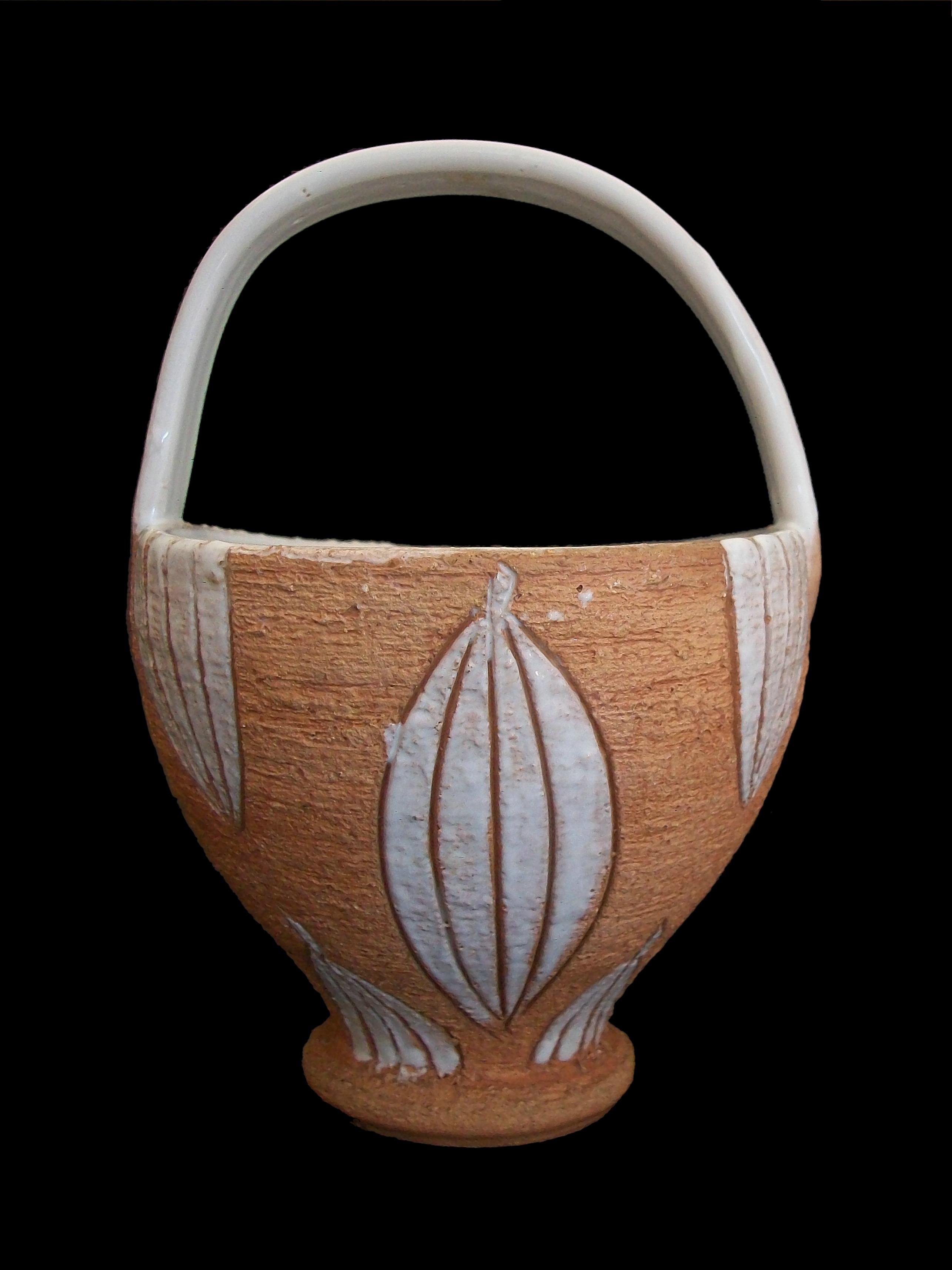 HORIZON - Mid Century Studio Pottery Basket / Bowl / Vase - Italy - Circa 1960's For Sale 1