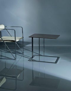 Horizon, tavolino con piano in foglia d'argento patinato e base in ottone lucido