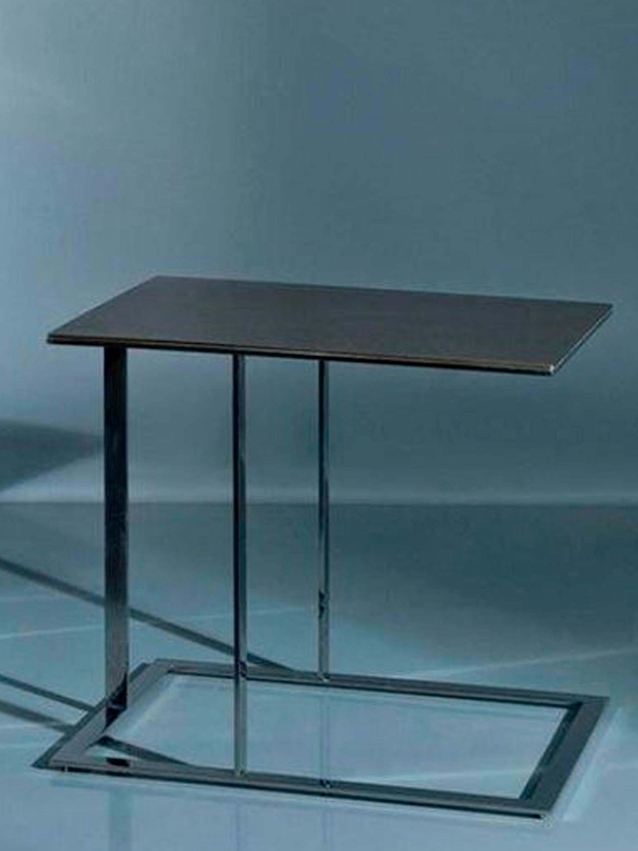 Horizon, mesa auxiliar con tablero de pan de plata patinada y base de latón pulido Siglo XXI y contemporáneo en venta
