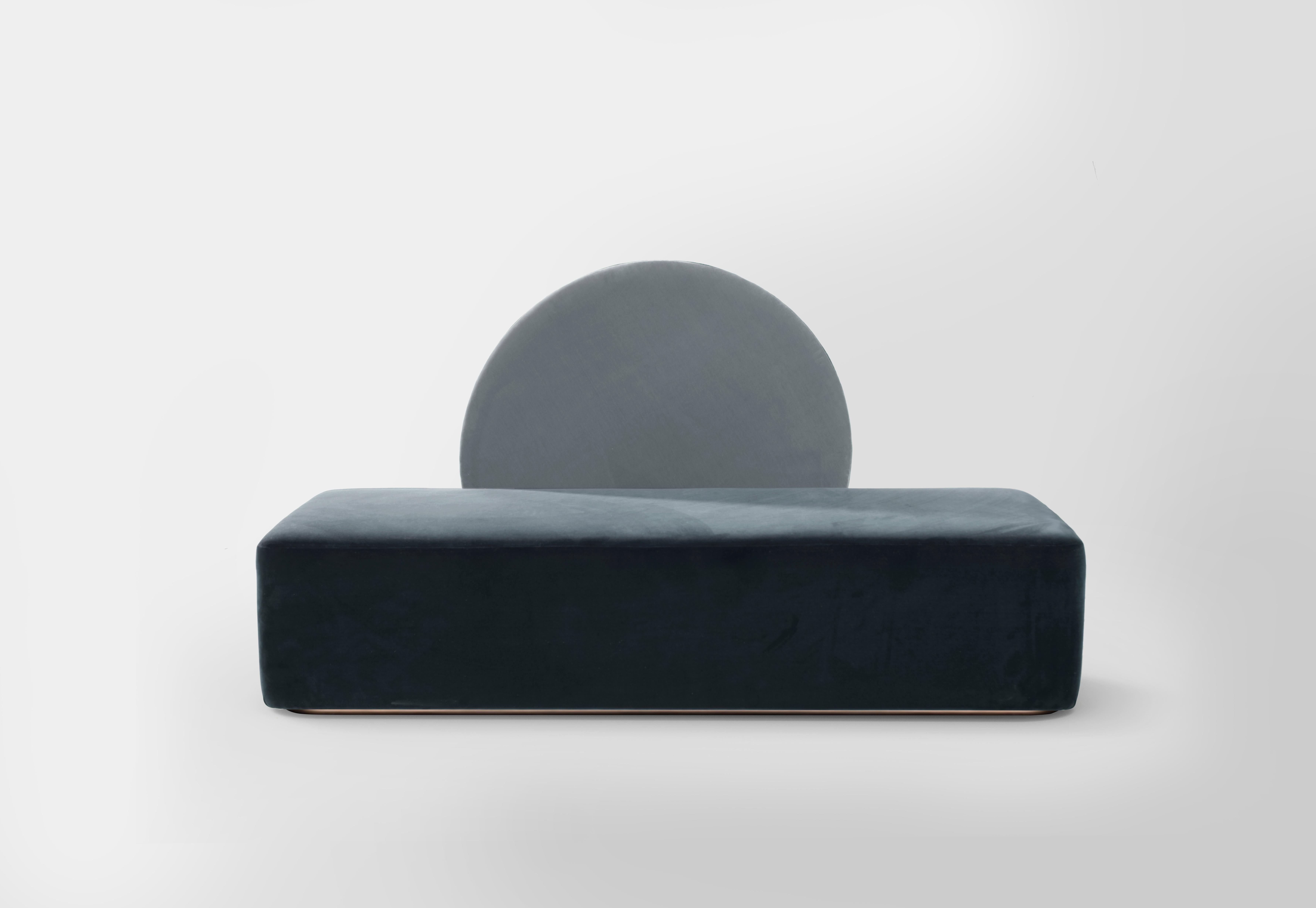 The Horizon sofa has been designed with a loose circular backrest. It rests on a metal frame allowing it to be rolled from one side to the other. This backrest insists that when two people want to use the daybed they must share with one