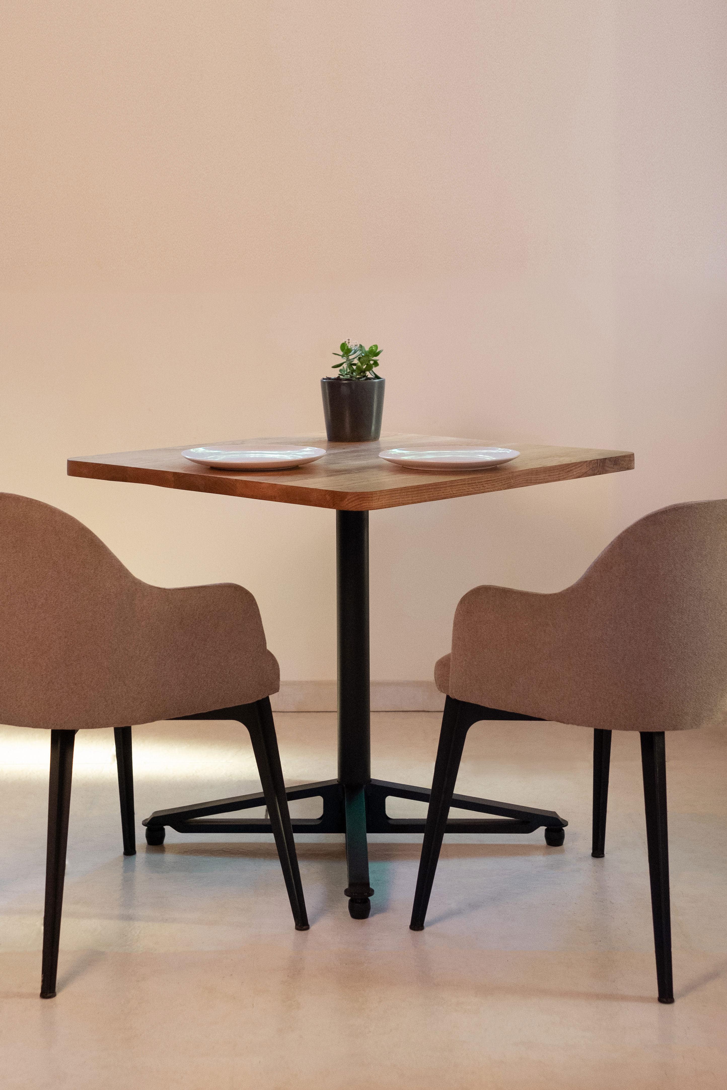 Horizon-Tisch mit Holztischplatte und schwarzem, leichtem Stahlfuß (21. Jahrhundert und zeitgenössisch) im Angebot
