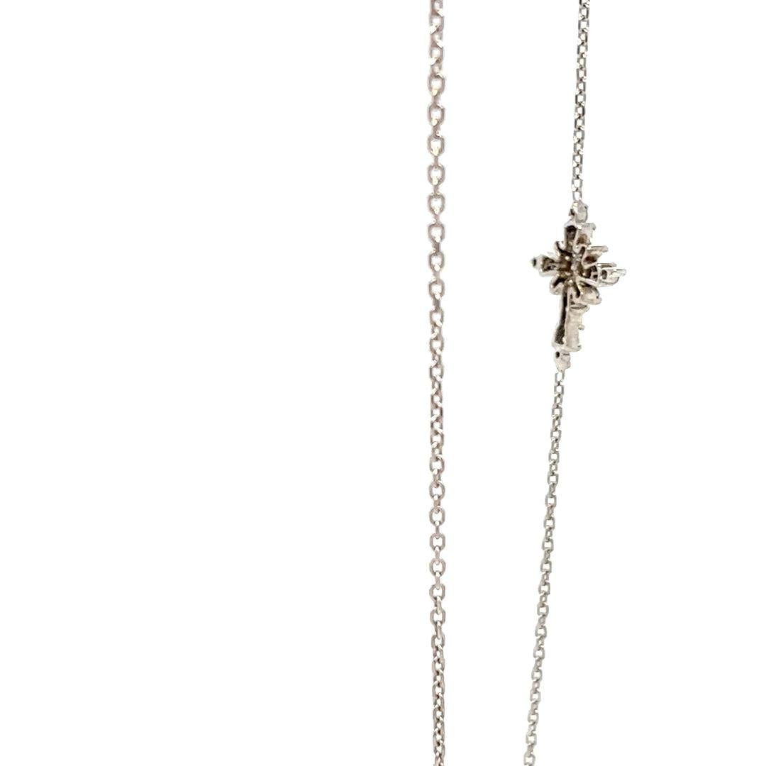 Taglio rotondo Collana con croce orizzontale di diamanti in oro bianco in vendita