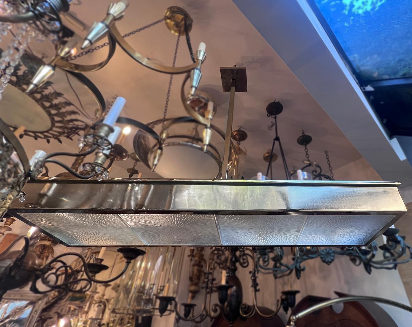 Horizontal Nickel-Plated Light Fixture In Good Condition For Sale In New York, NY