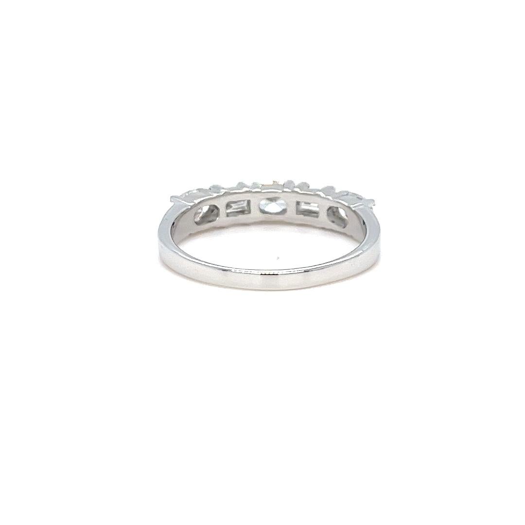 Horizontal Oval and Emerald Cut Diamond Band In Good Condition For Sale In Coral Gables, FL