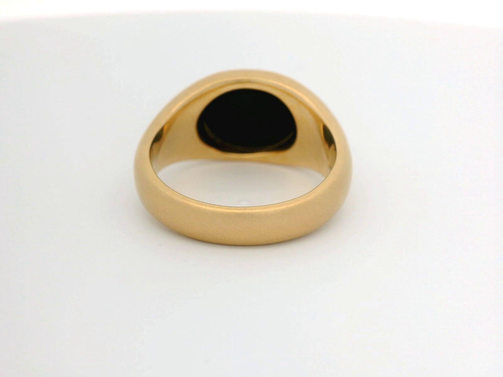 Contemporary Horizontal Oval Signet Ring, 18k Rose Gold, Niccolo 9.0 x 12.0 mm with Engraving For Sale
