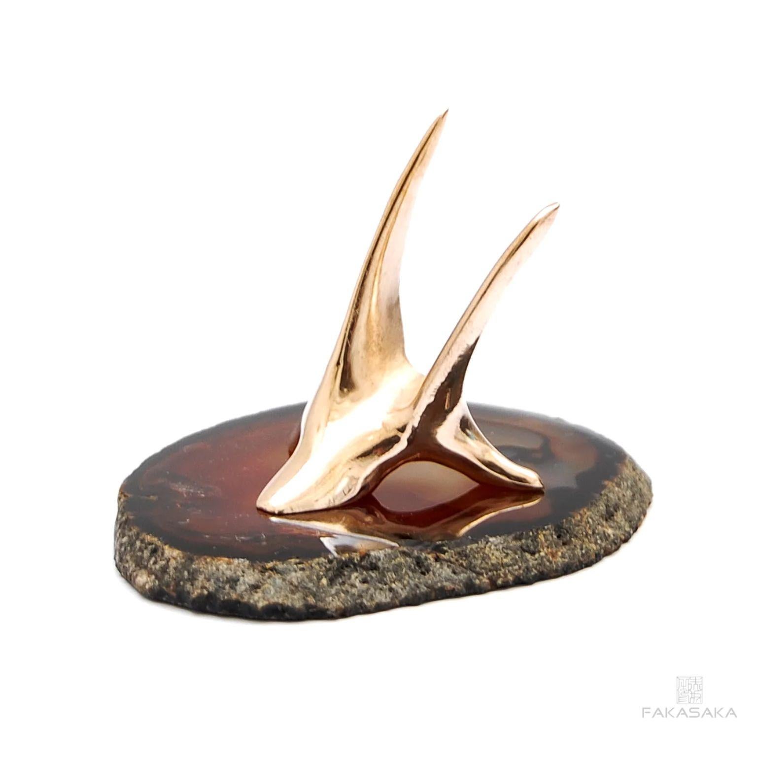 Horn 1 sculpture by Fakasaka Design
Dimensions: W 8 cm D 6 cm H 7 cm
Materials: polished bronze.

Horn 1
Paper weight / sculpture

 FAKASAKA is a design company focused on production of high-end furniture, lighting, decorative objects,