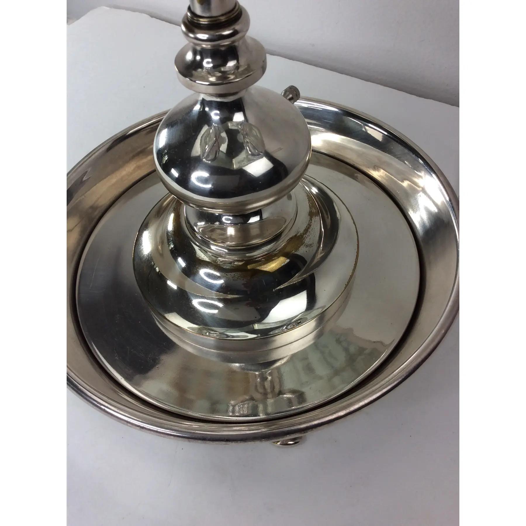 Américain Horn & Brannen Lampe de table en métal argenté en vente