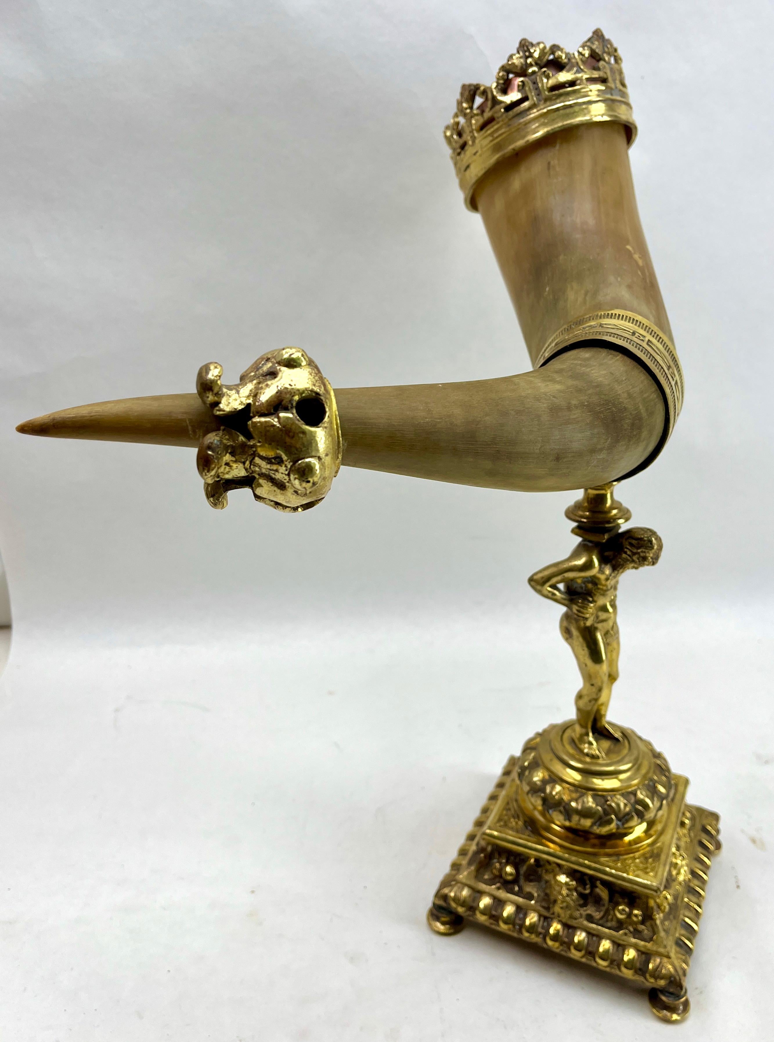 Horn und vergoldete Bronze Ornamente auf gegossenem Stand montiert Cornucopia (Vergoldet) im Angebot